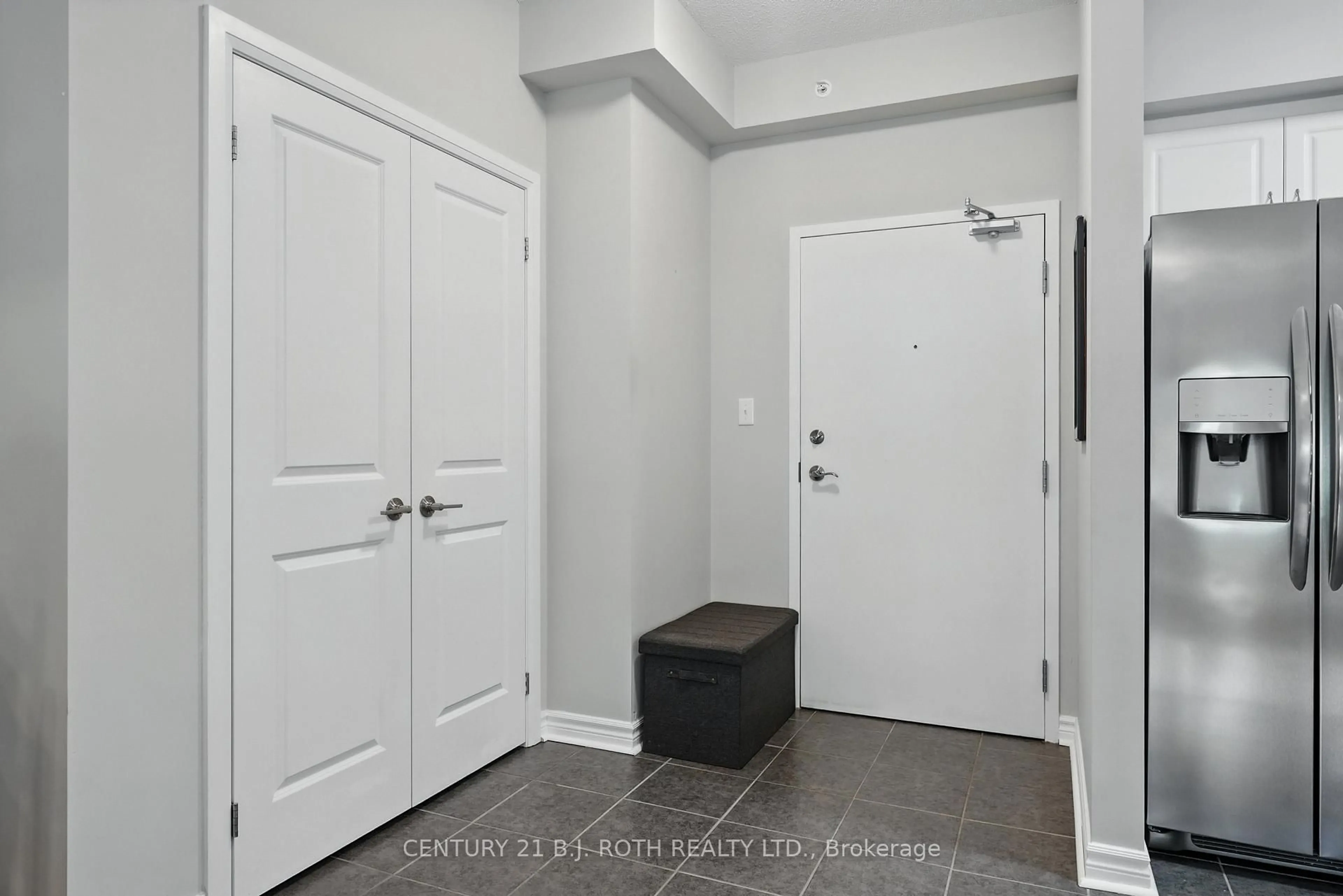 Indoor entryway for 306 ESSA Rd #112, Barrie Ontario L9J 0H5
