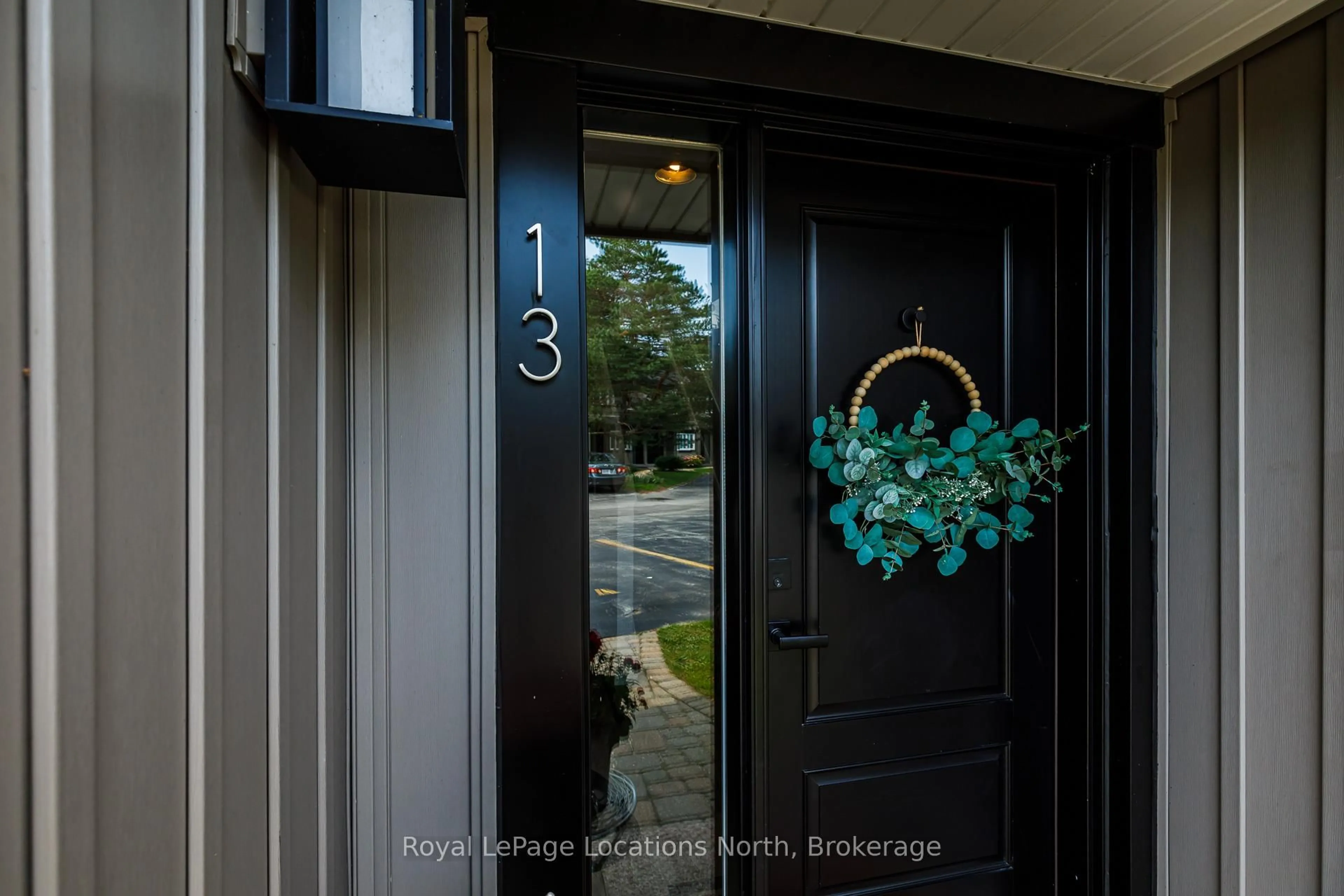 Indoor entryway for 5 Harbour St #13, Collingwood Ontario L9Y 5C5