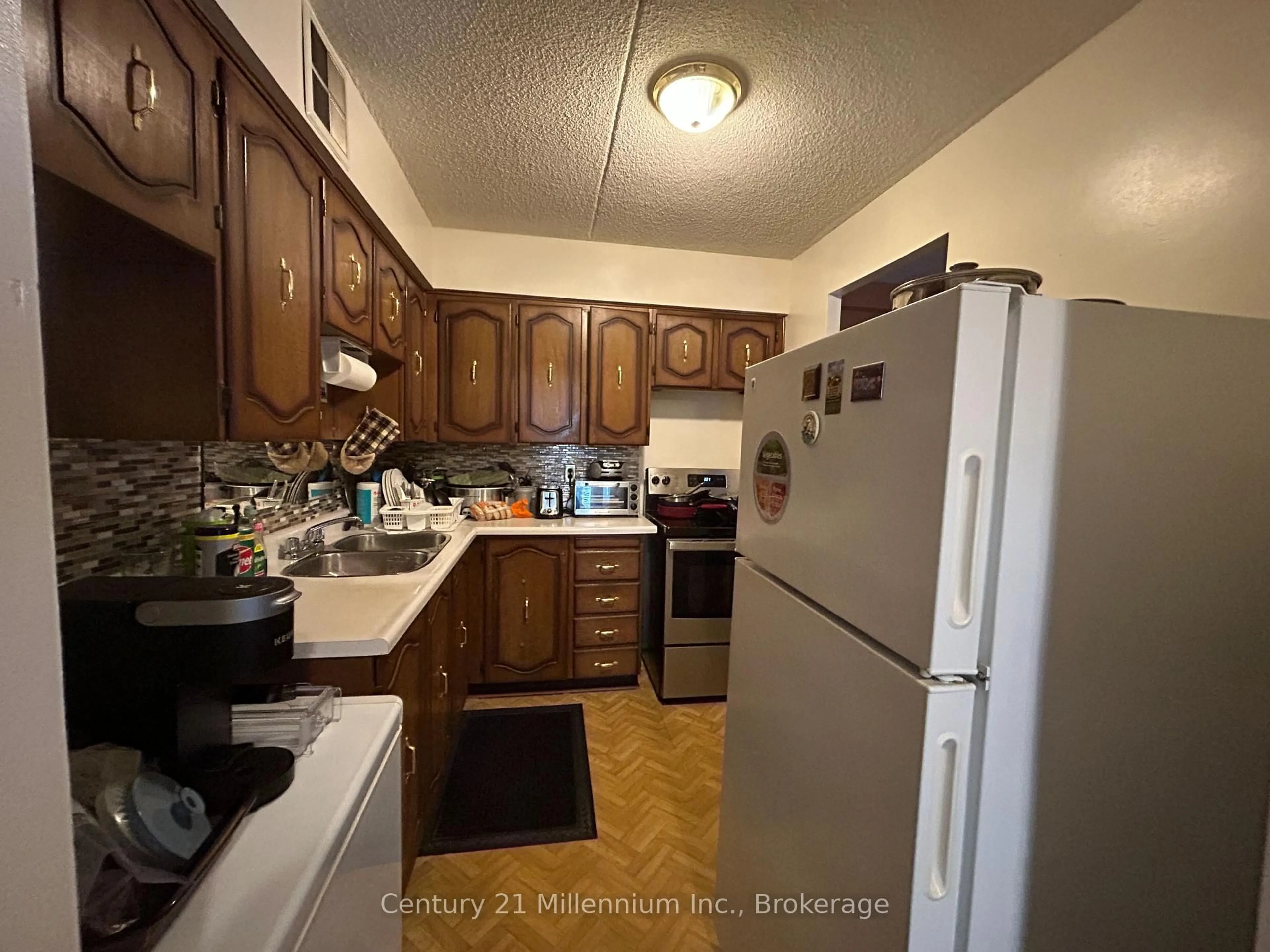 Standard kitchen, unknown for 460 Ontario St #202, Collingwood Ontario L9Y 4E5