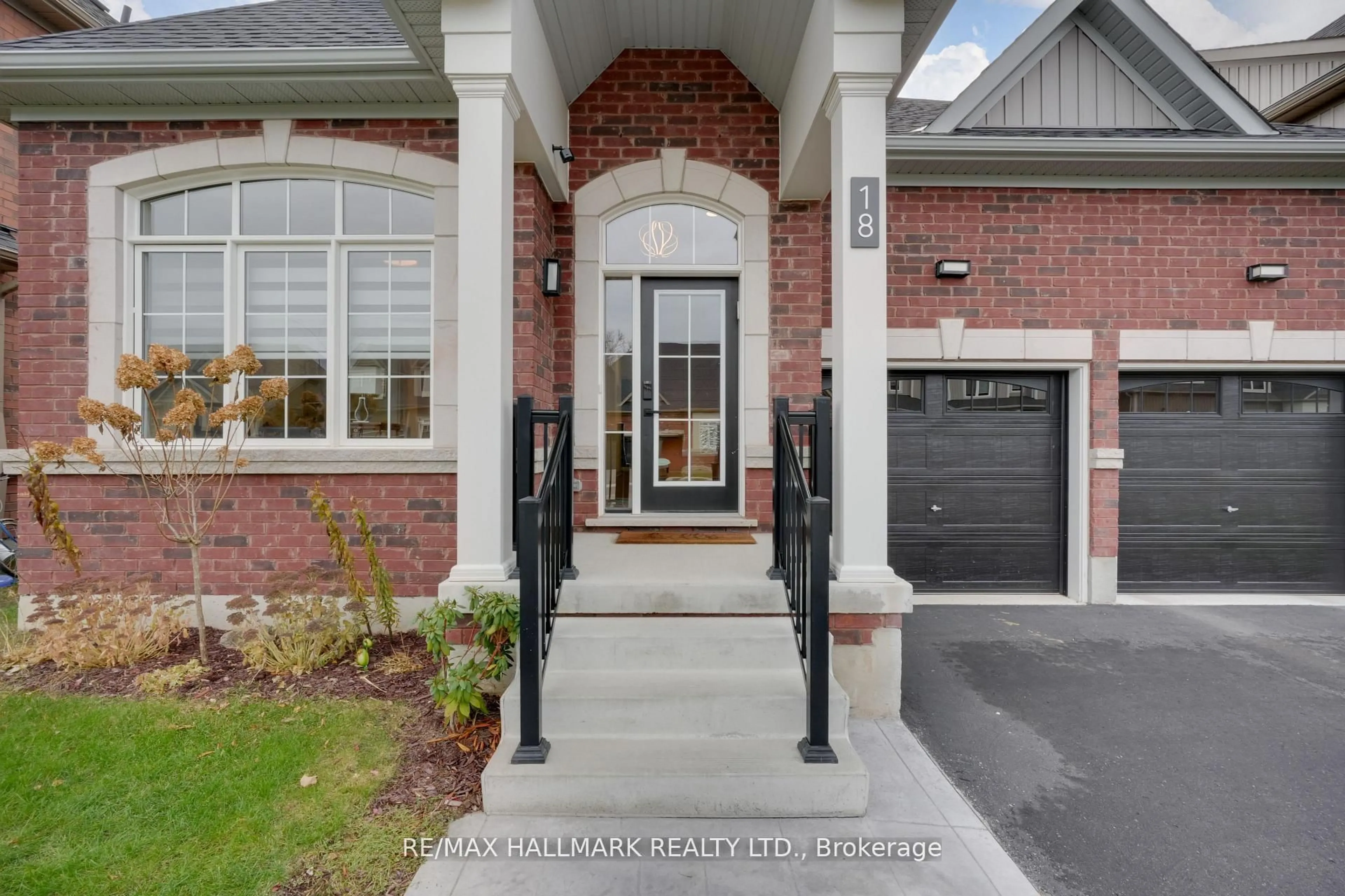 Home with brick exterior material, street for 18 Mclean Ave, Collingwood Ontario L9Y 3V2
