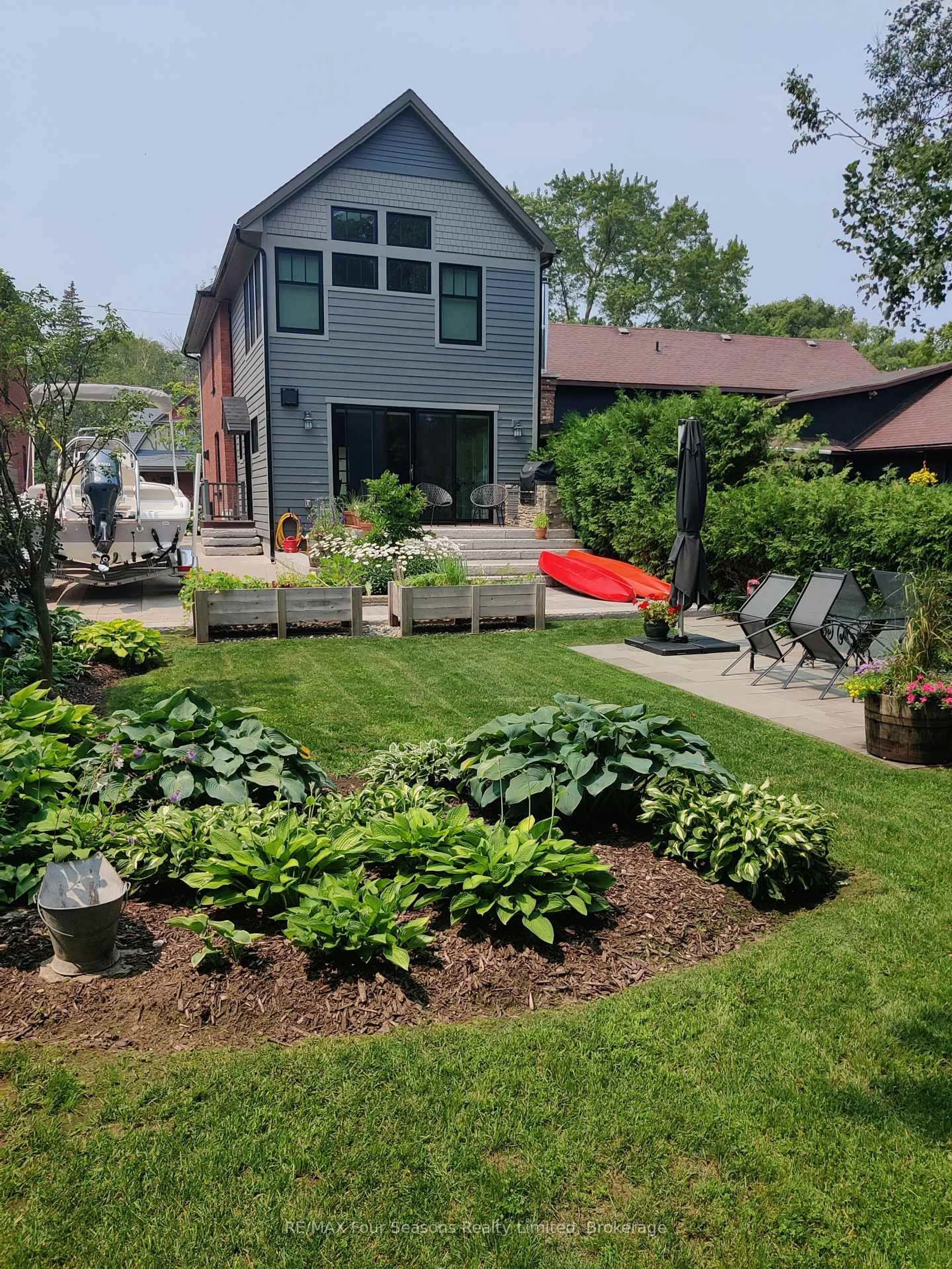 Unknown for 213 Birch St, Collingwood Ontario L9Y 2V5