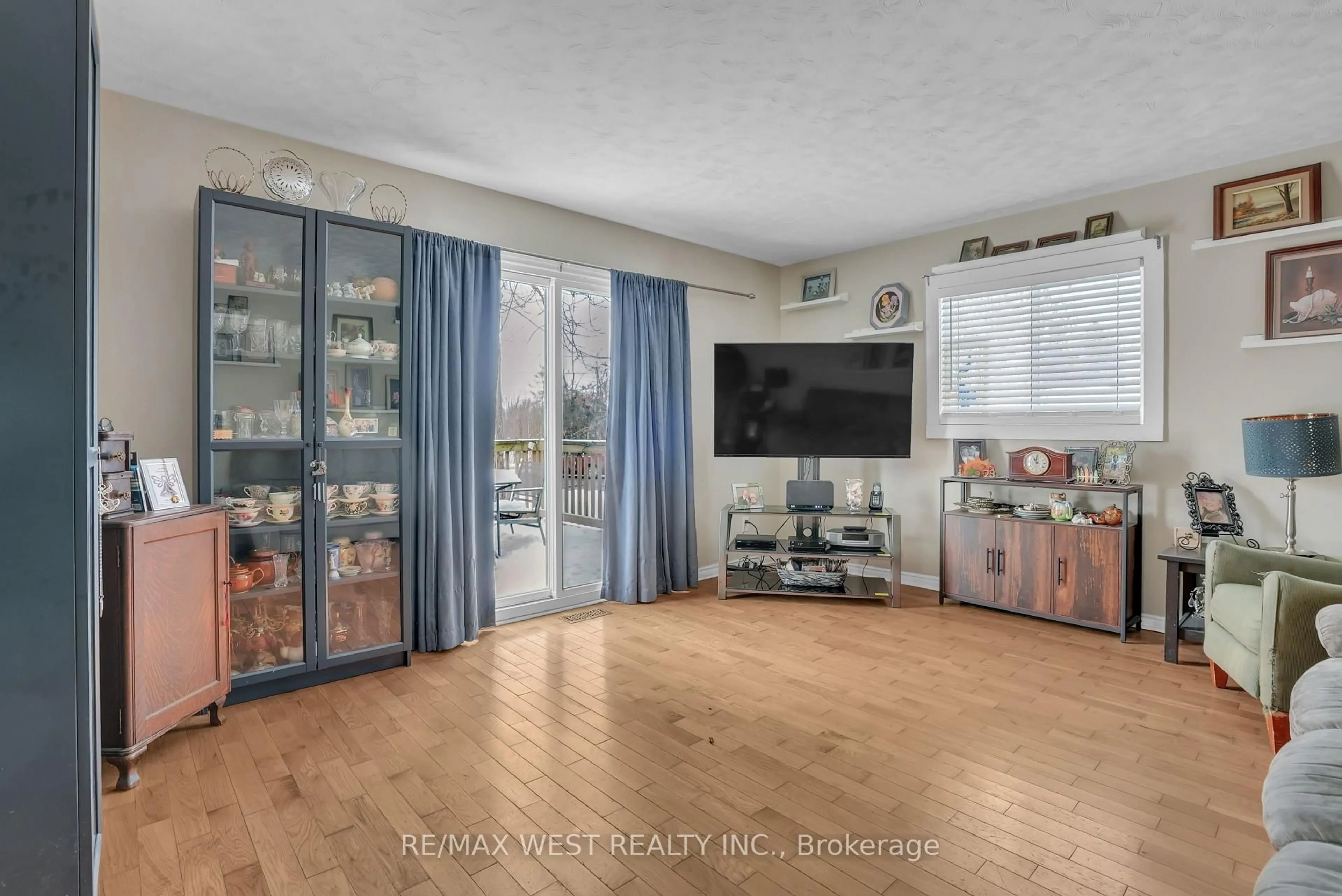 A pic of a room for 408 Couchiching Point Rd, Orillia Ontario L3V 6P6