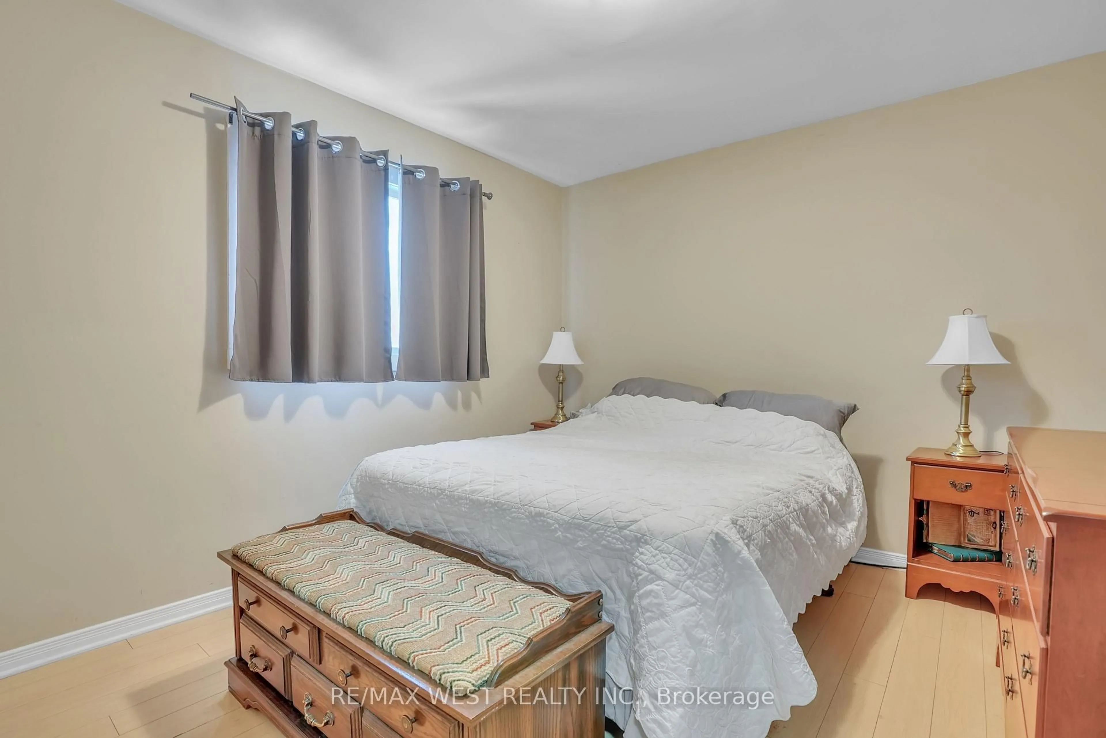 Bedroom with bed, unknown for 408 Couchiching Point Rd, Orillia Ontario L3V 6P6