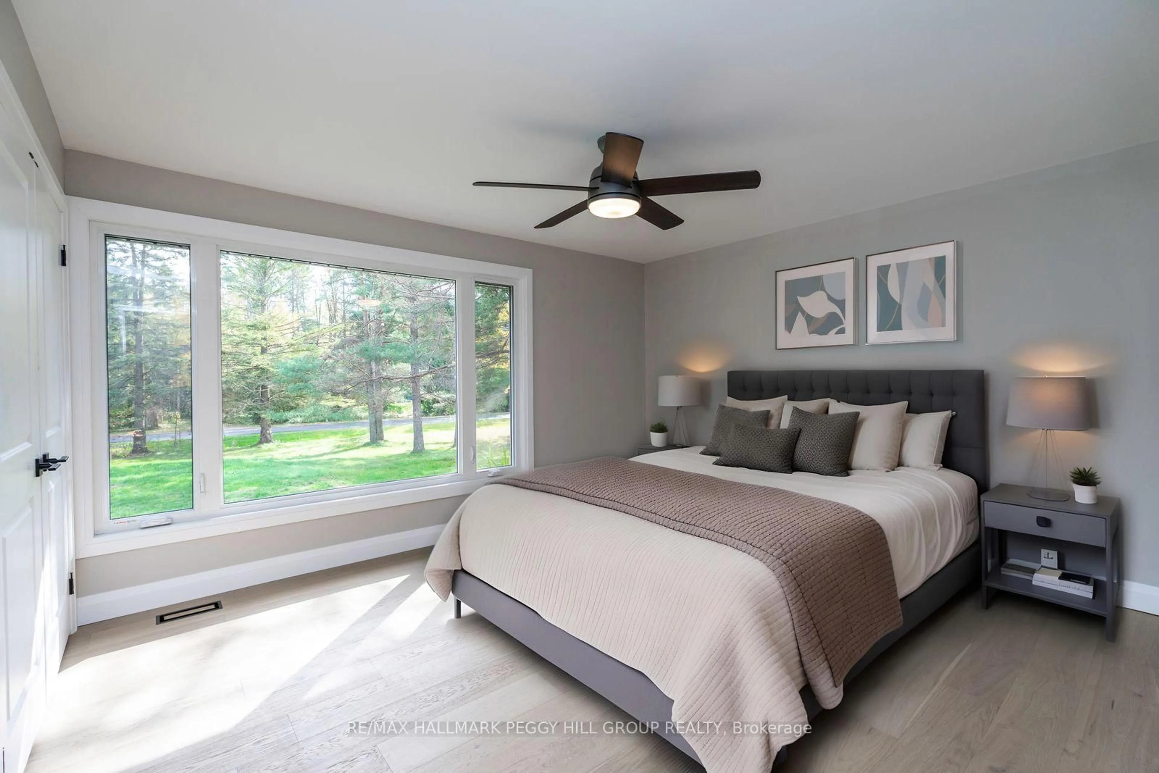 Bedroom with bed, unknown for 16 Hillview Cres, Springwater Ontario L9X 1N4
