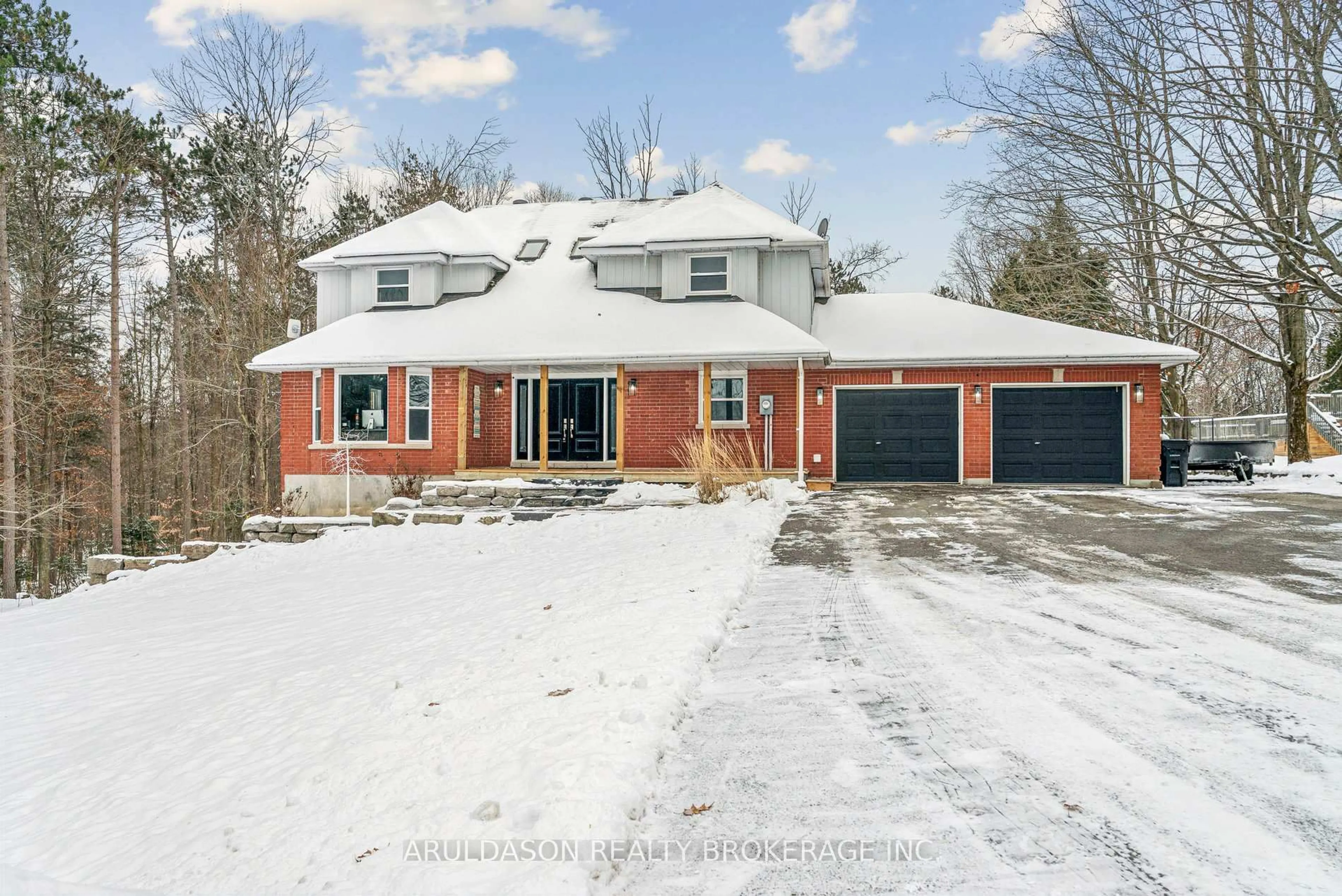 Home with brick exterior material, street for 602 Scarlett Line, Springwater Ontario L4R 4K3