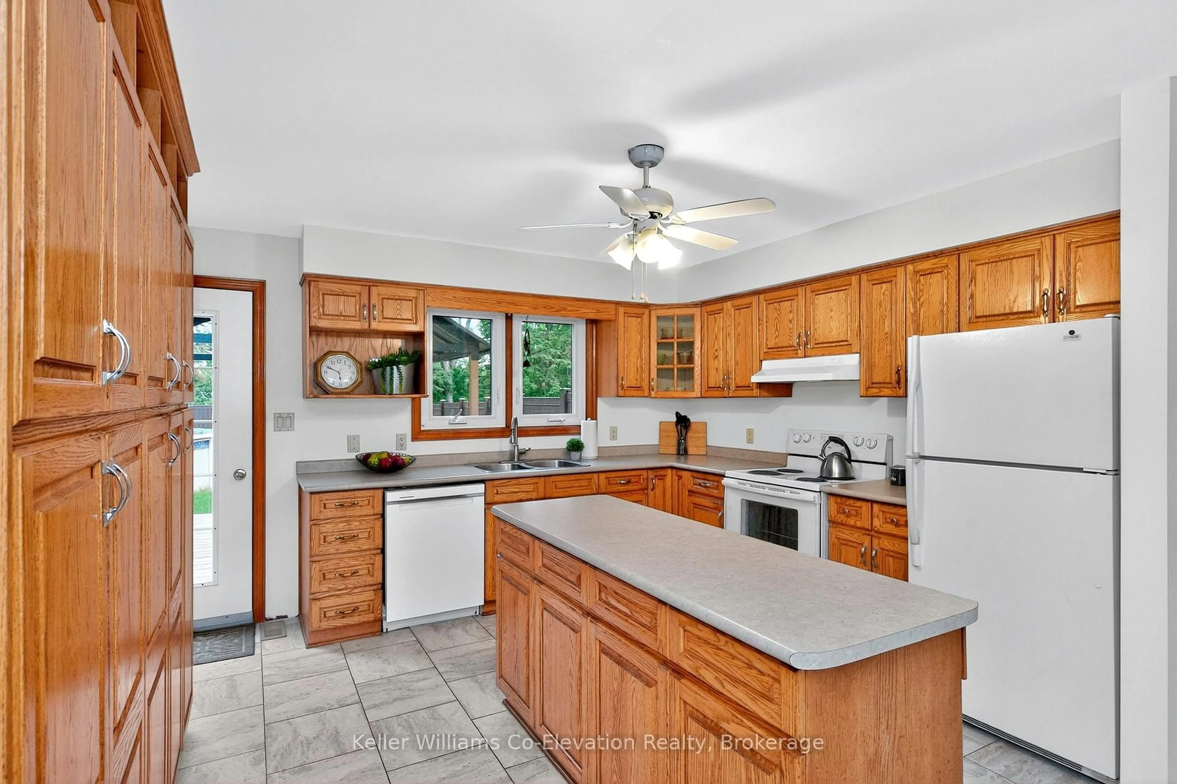 Unknown for 924 6 County Rd, Tiny Ontario L0L 2T0