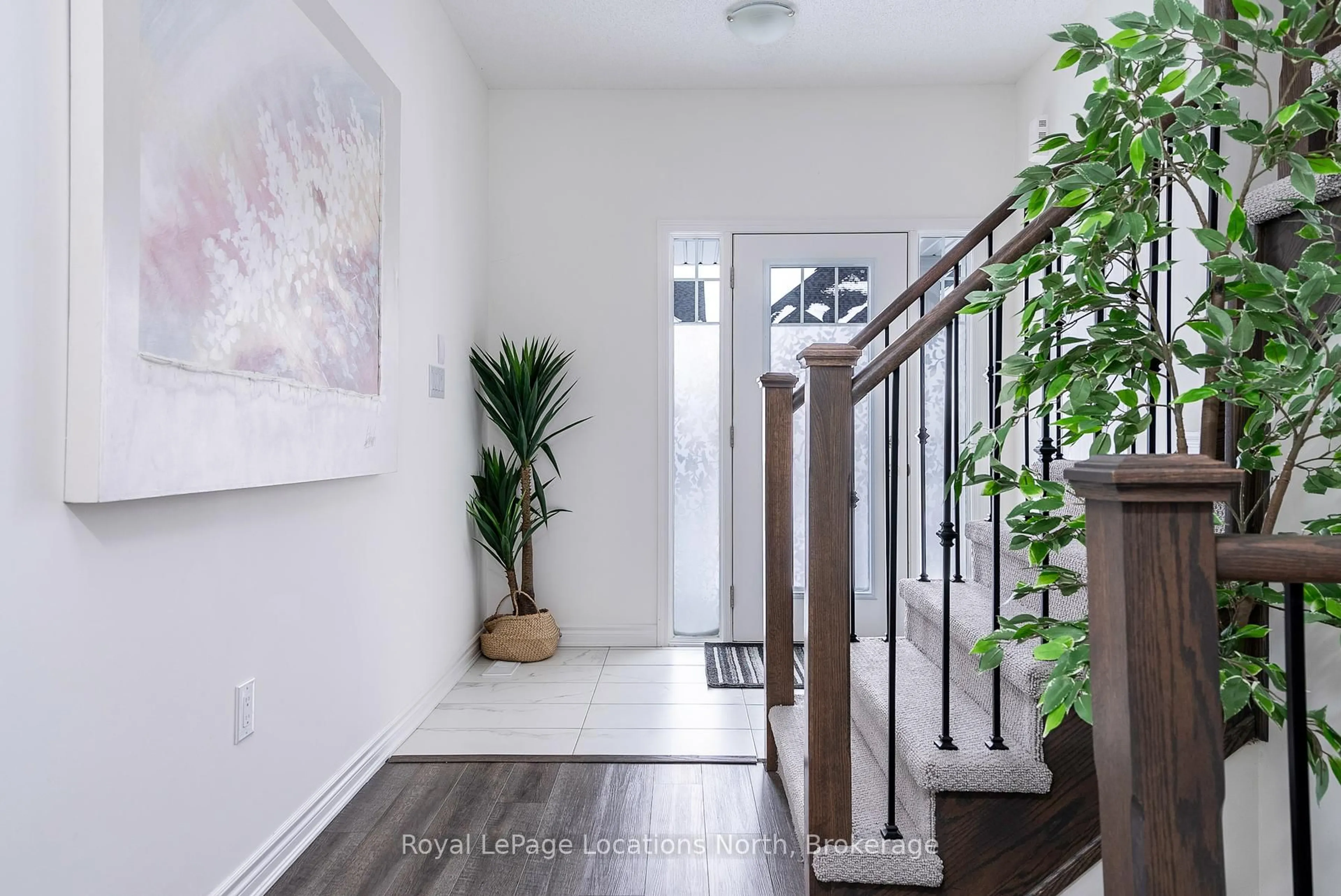 Indoor entryway for 17 Catamaran Dr, Wasaga Beach Ontario L9Z 0J2
