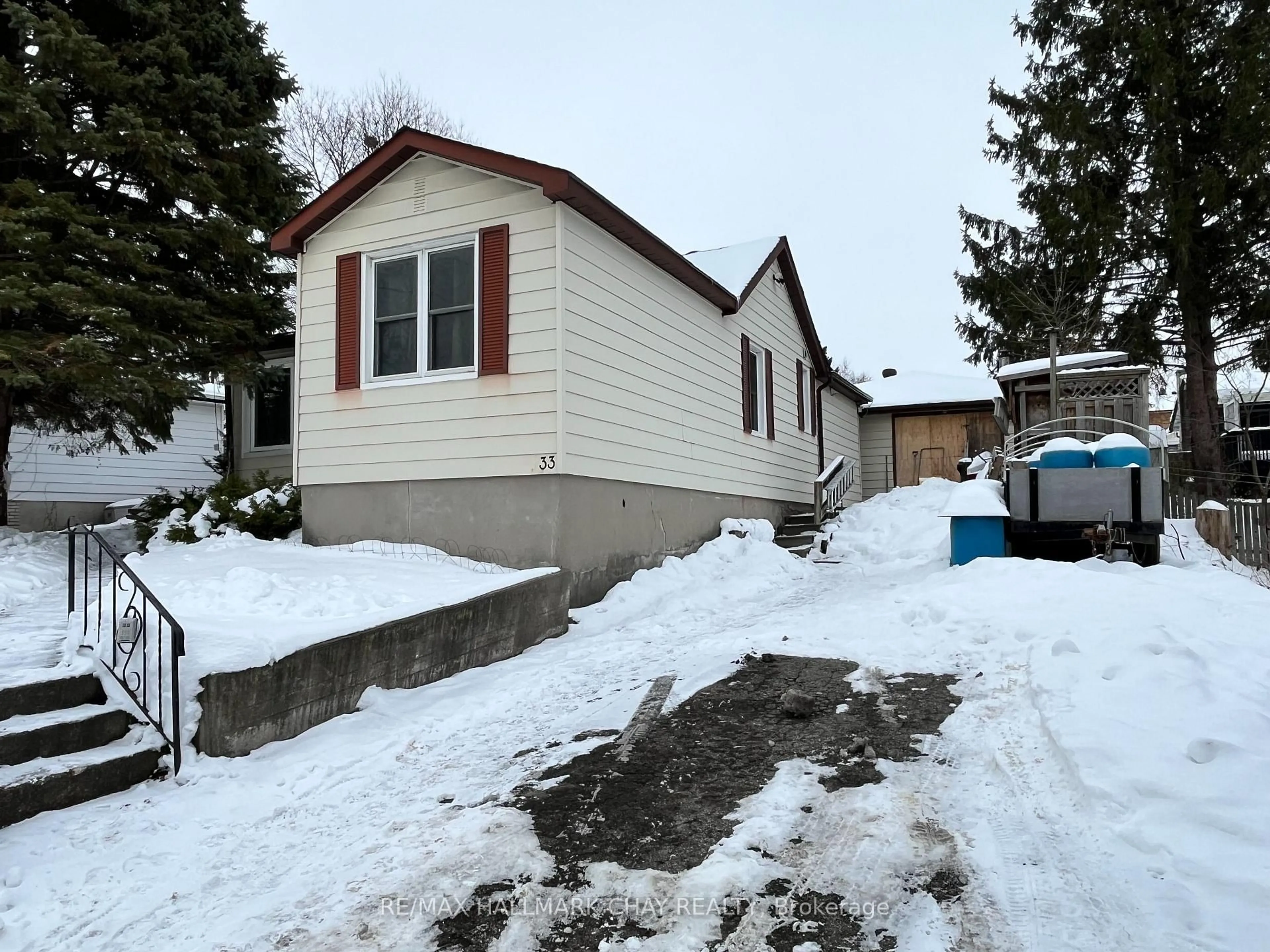 Unknown for 33 Baldwin Lane, Barrie Ontario L4N 2W2