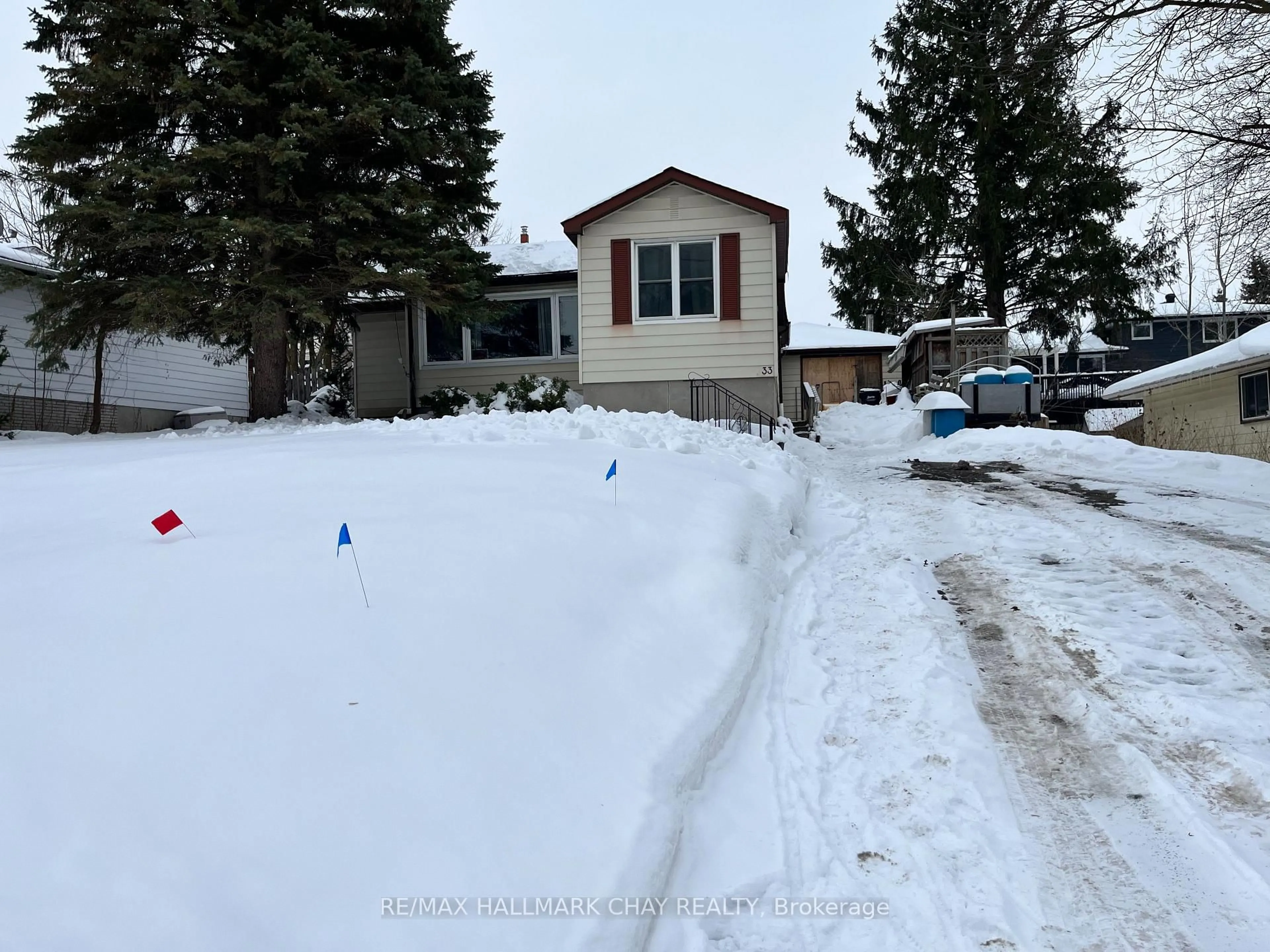 Unknown for 33 Baldwin Lane, Barrie Ontario L4N 2W2