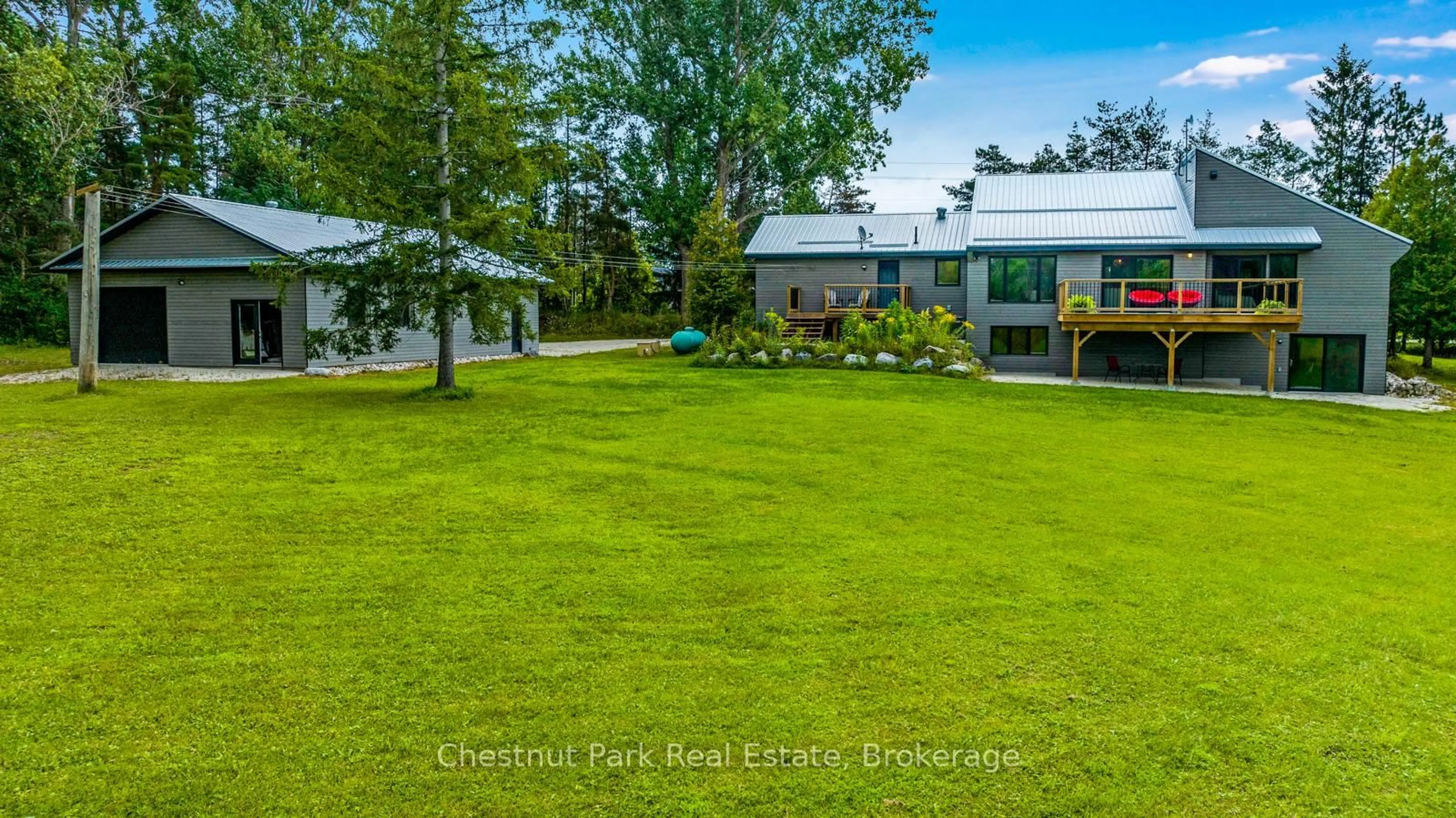 A pic from outside/outdoor area/front of a property/back of a property/a pic from drone, unknown for 2890 Nottawasaga Conc 10, Clearview Ontario L9Y 3Y9