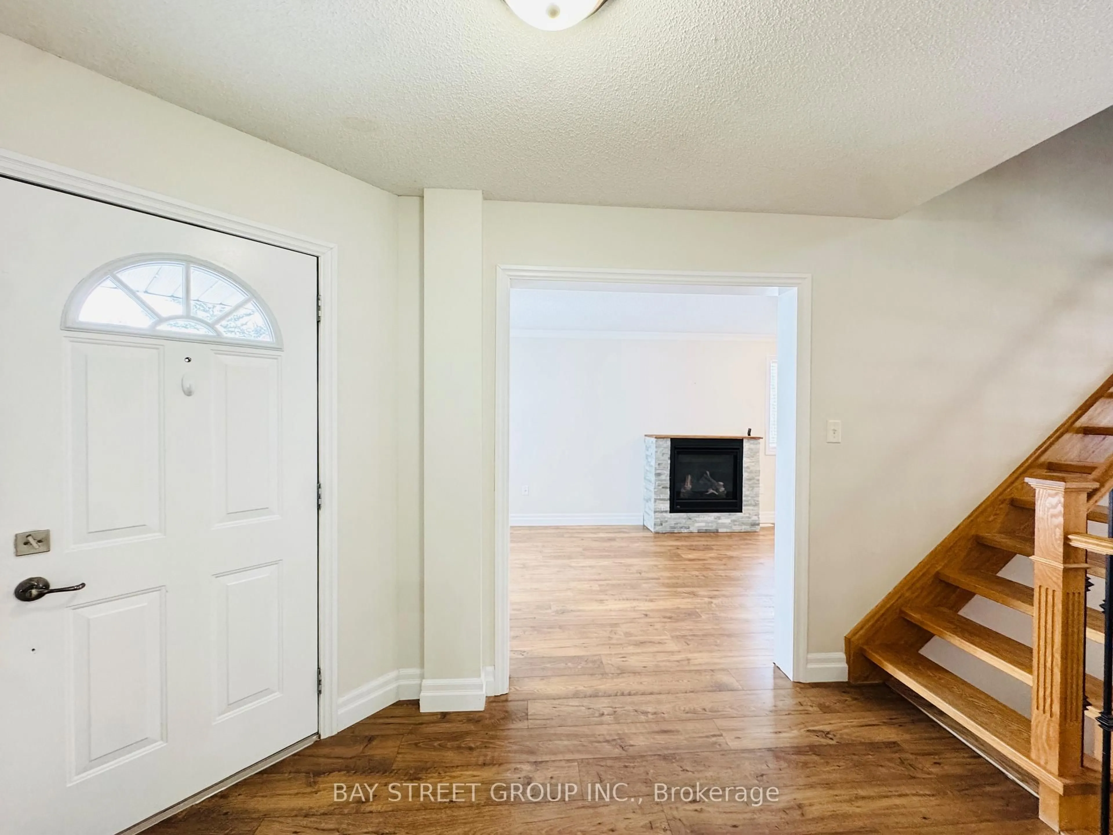 Unknown for 28 Shalom Way, Barrie Ontario L4N 5X9