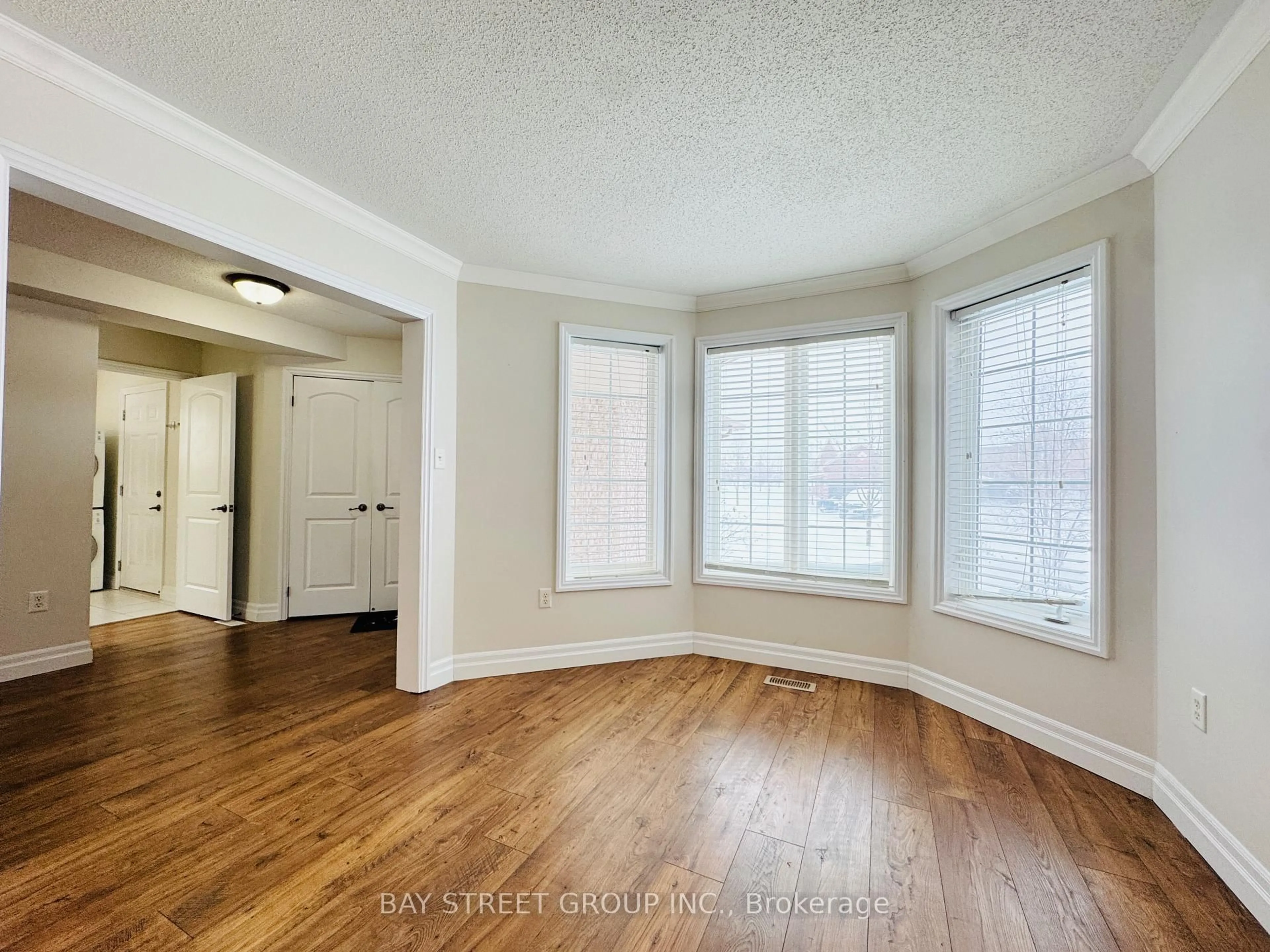 A pic of a room for 28 Shalom Way, Barrie Ontario L4N 5X9