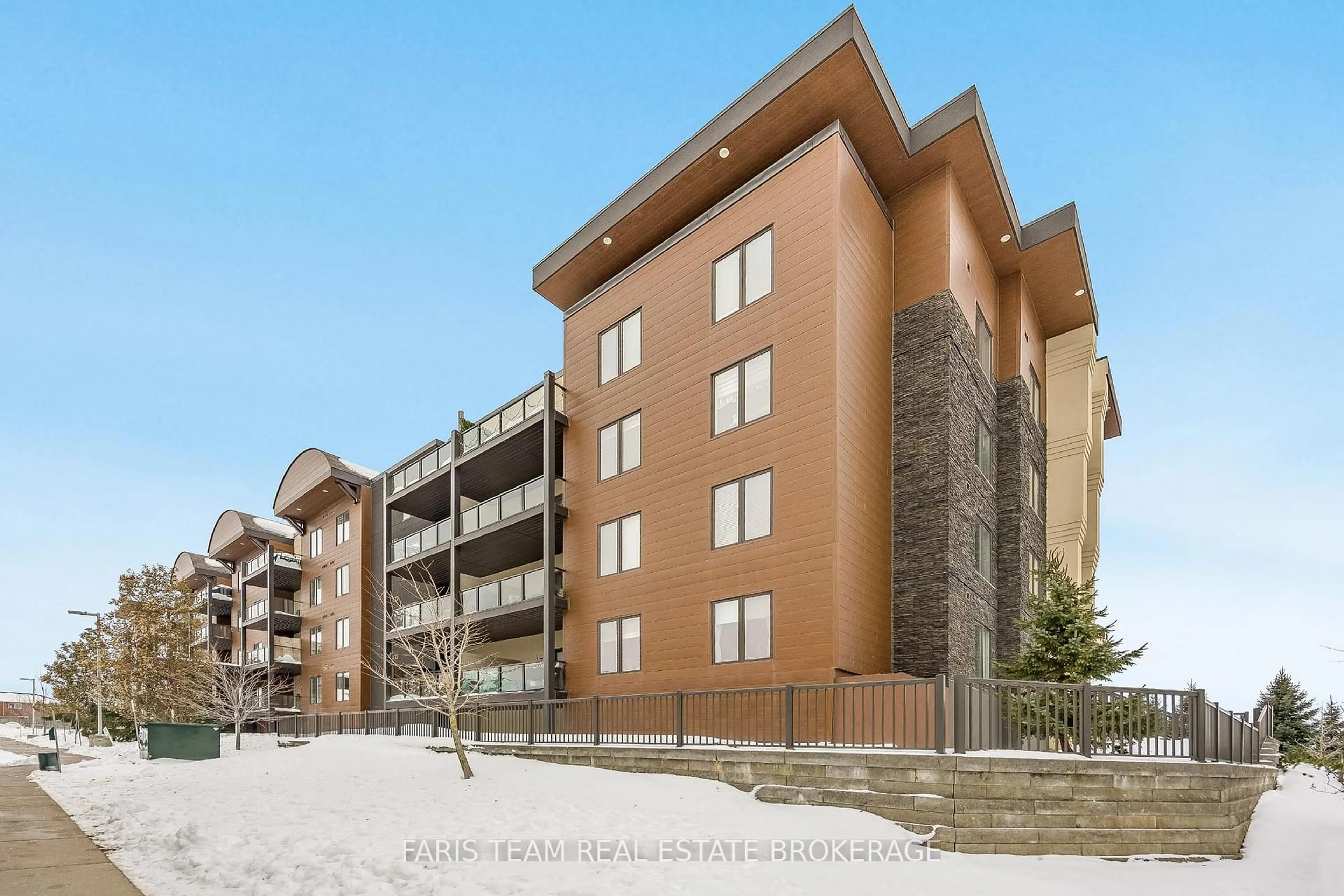 Patio, building for 100 Dean Ave #207, Barrie Ontario L9J 0H1