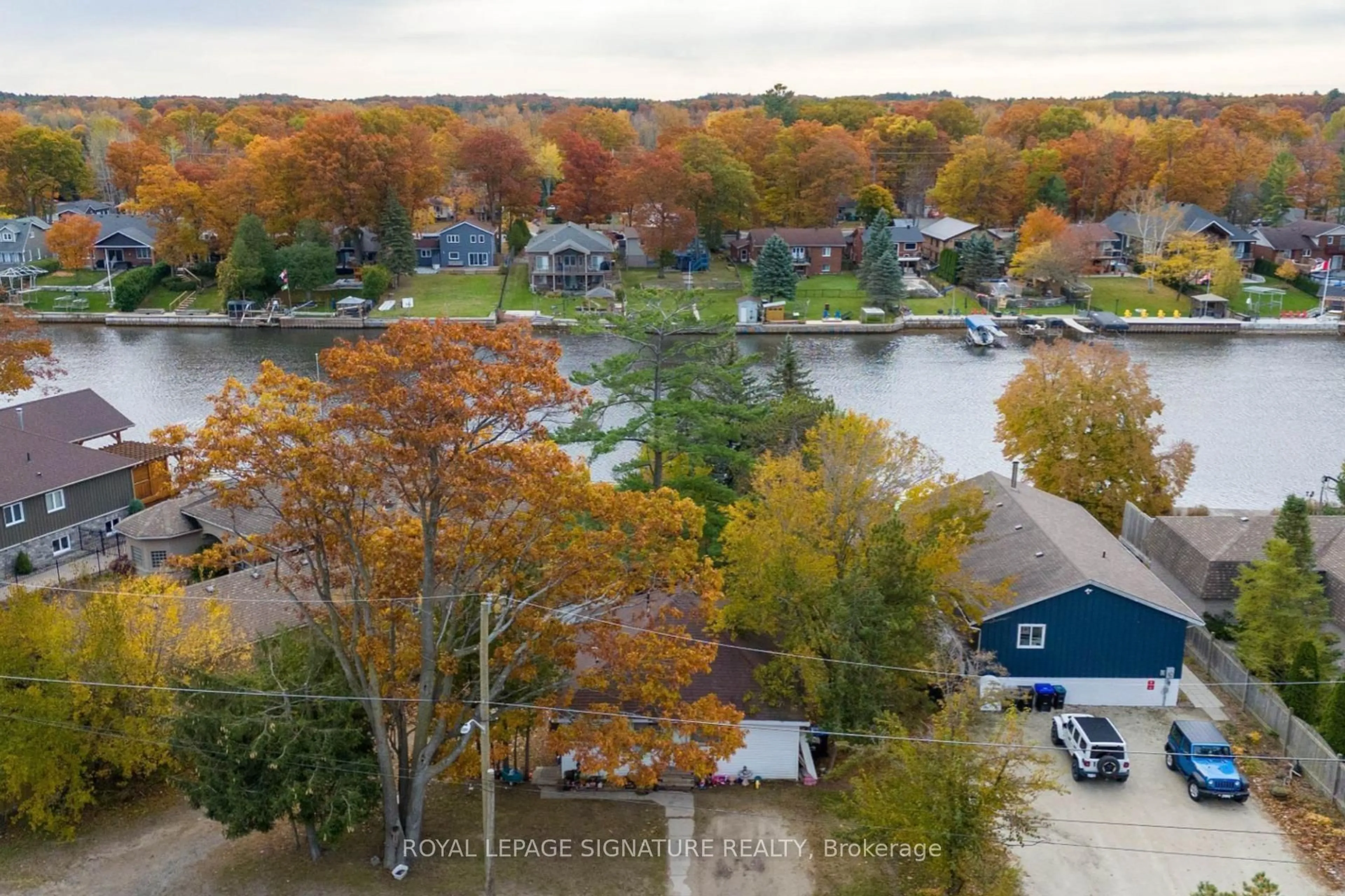 A pic from outside/outdoor area/front of a property/back of a property/a pic from drone, water/lake/river/ocean view for 75 Old Mosley St, Wasaga Beach Ontario L9Z 2J5