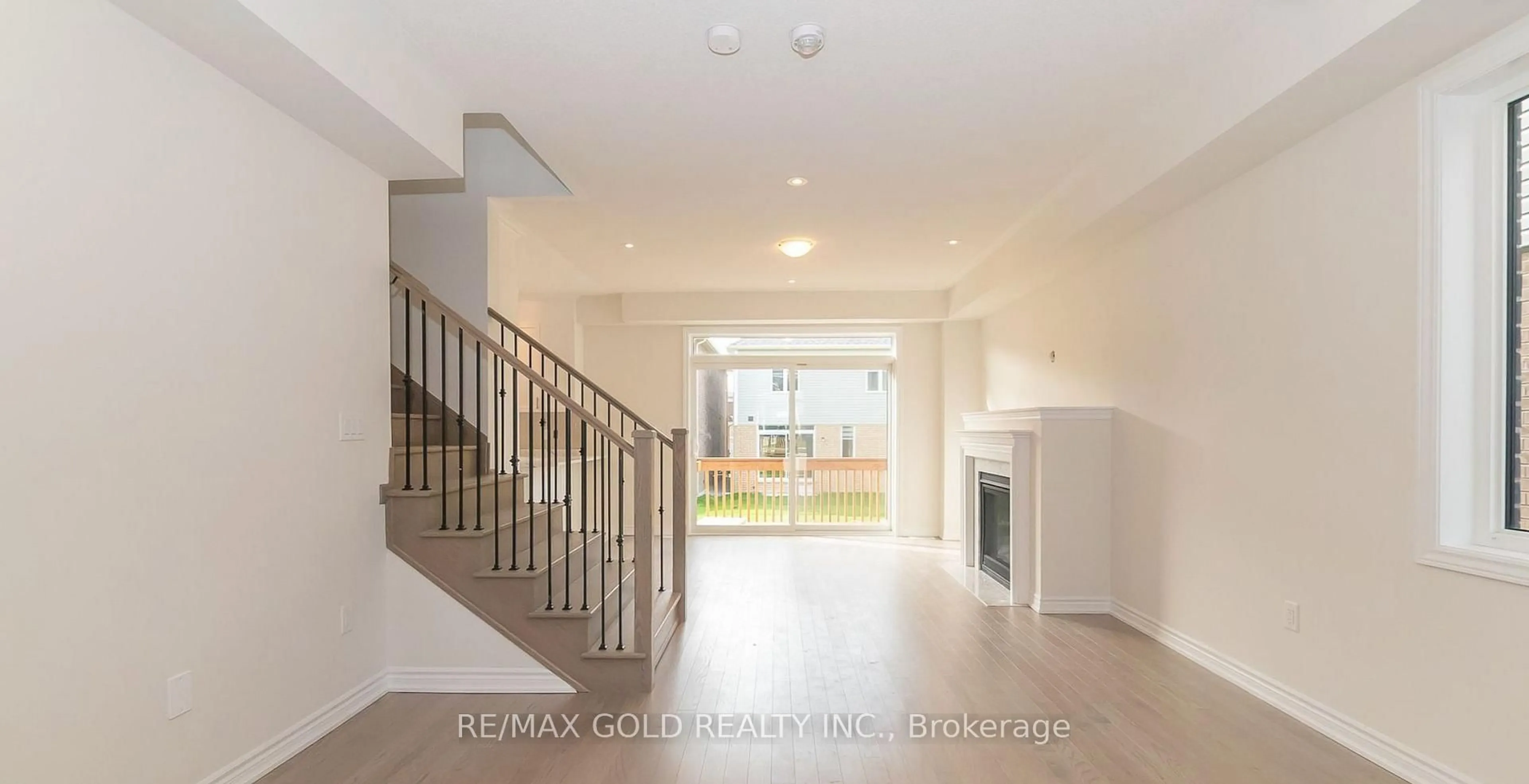 Indoor foyer for 151 Terry fox Dr, Barrie Ontario L9J 0L9