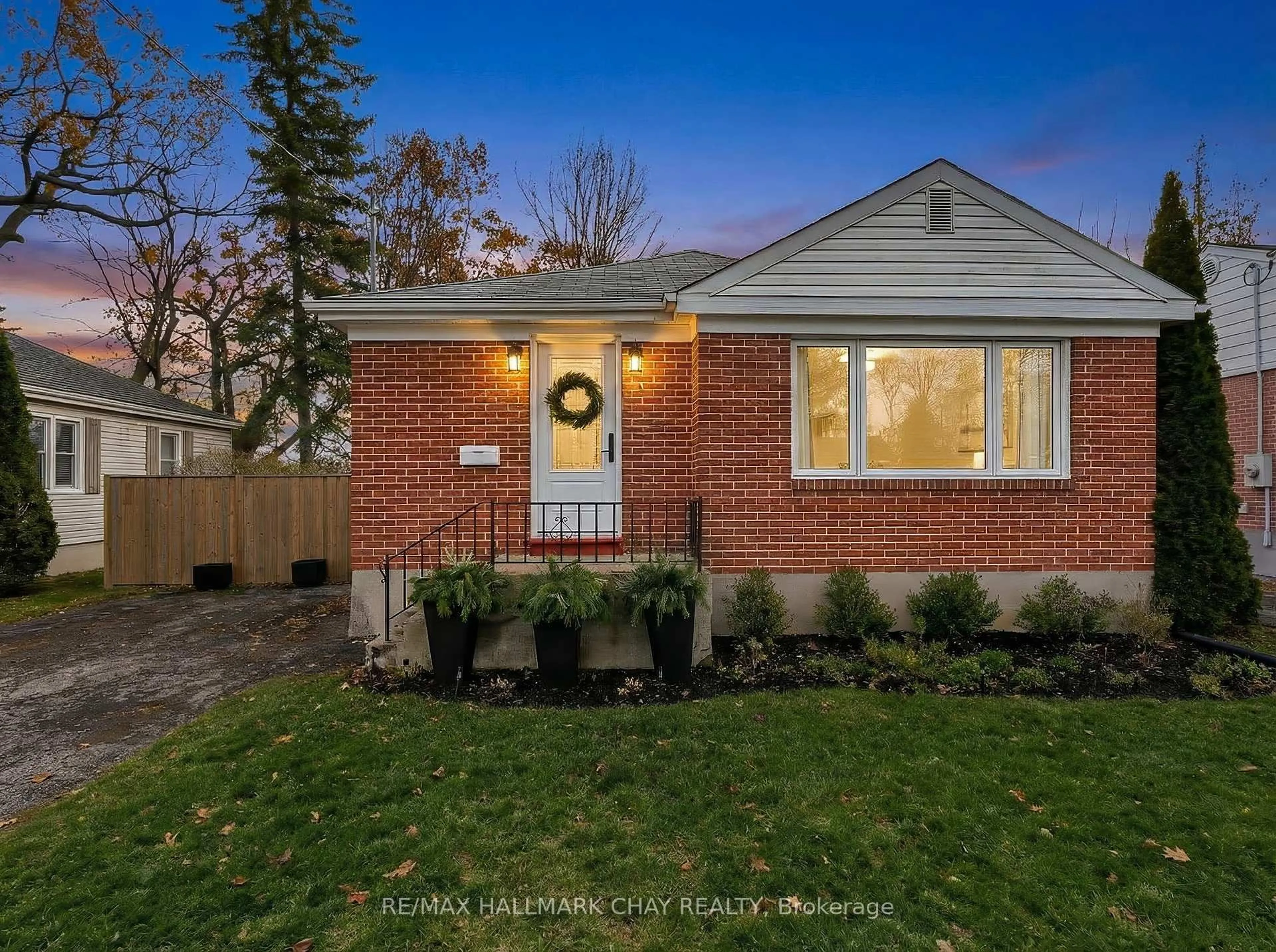 Home with brick exterior material, street for 97 Napier St, Barrie Ontario L4M 1W6