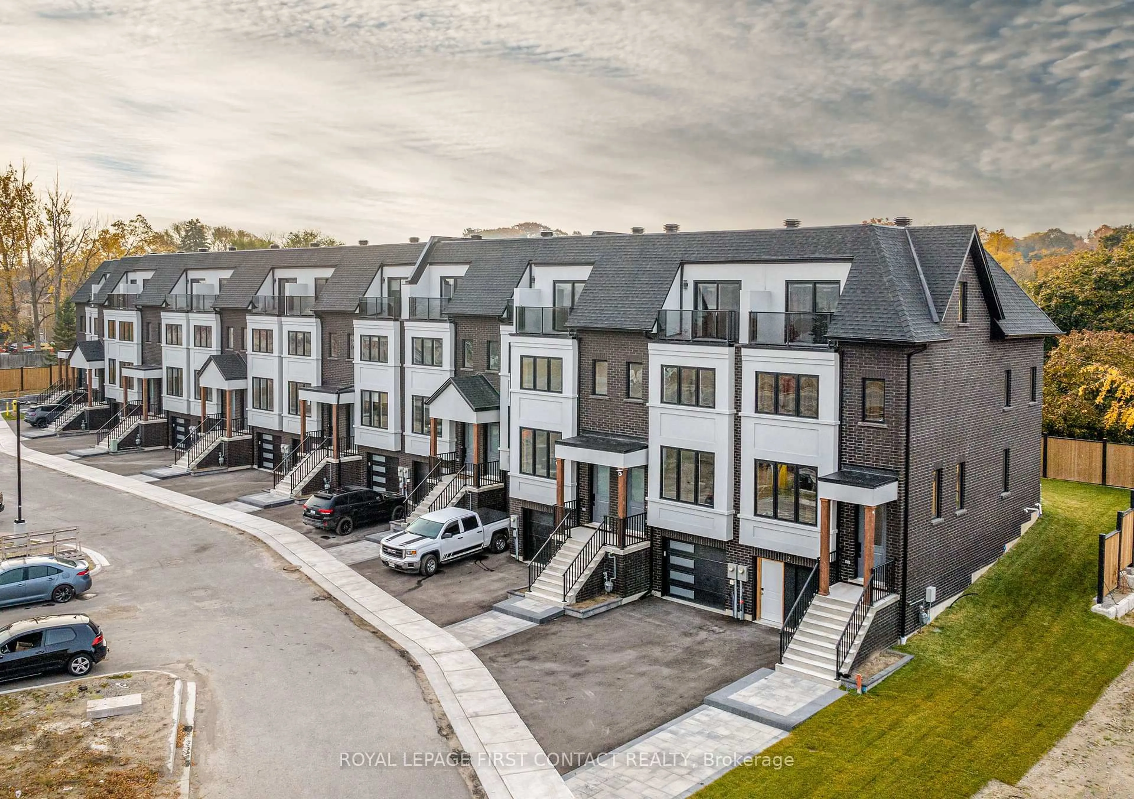 A pic from outside/outdoor area/front of a property/back of a property/a pic from drone, street for 12 Alderwood Lane, Barrie Ontario L4N 3J2