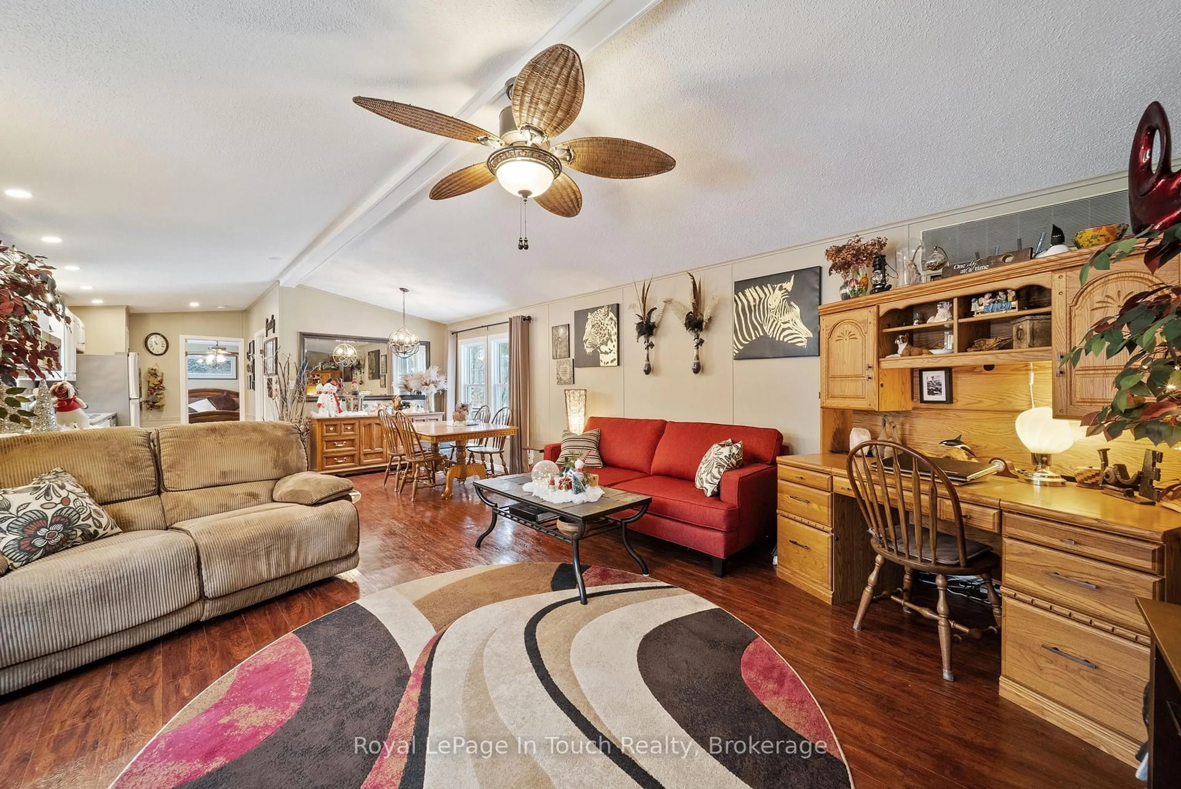 Living room with furniture, unknown for 5411 Elliott Sdrd #7, Tay Ontario L4R 4K3