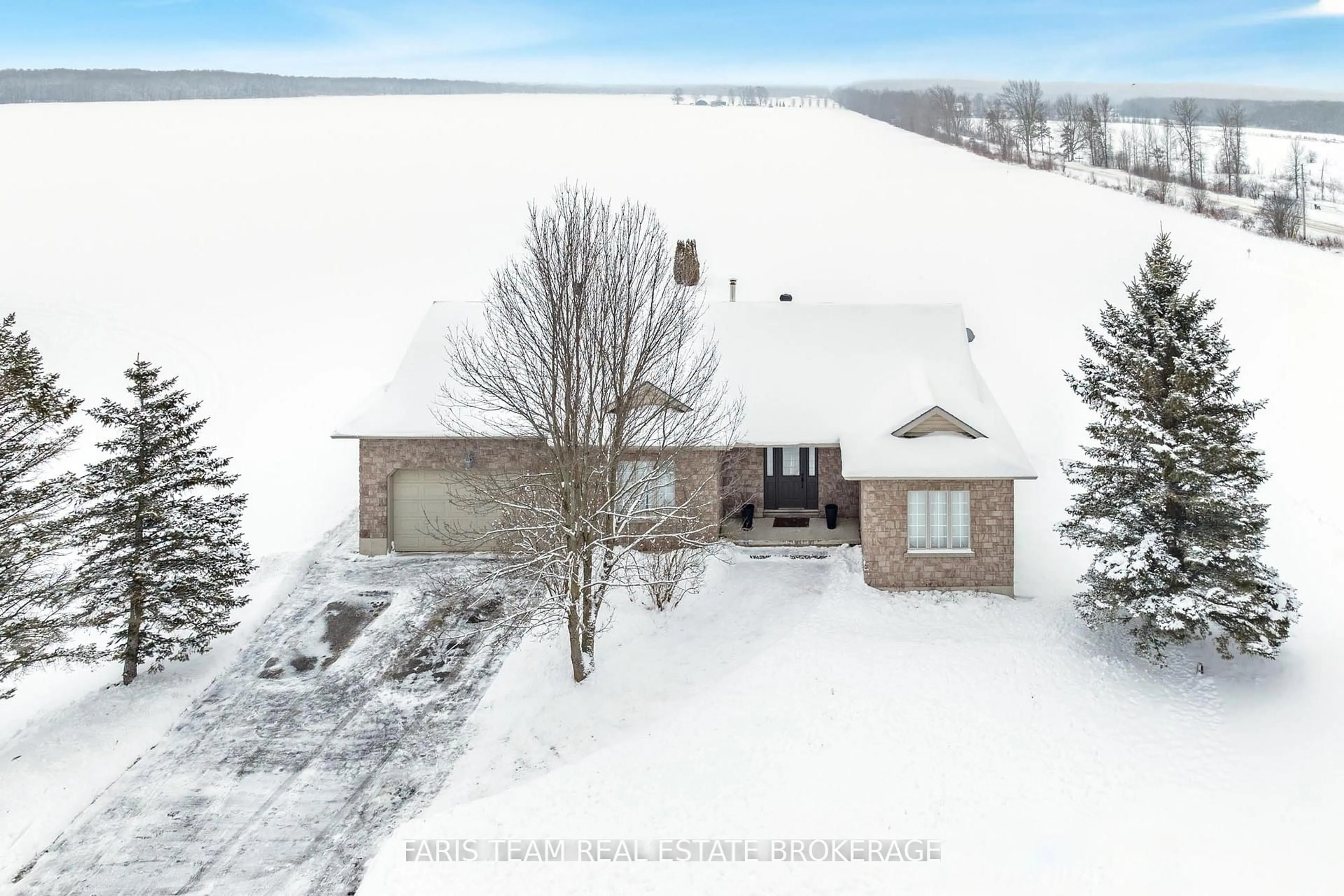 A pic from outside/outdoor area/front of a property/back of a property/a pic from drone, street for 1461 Upper Big Chute Rd, Severn Ontario L0K 1E0