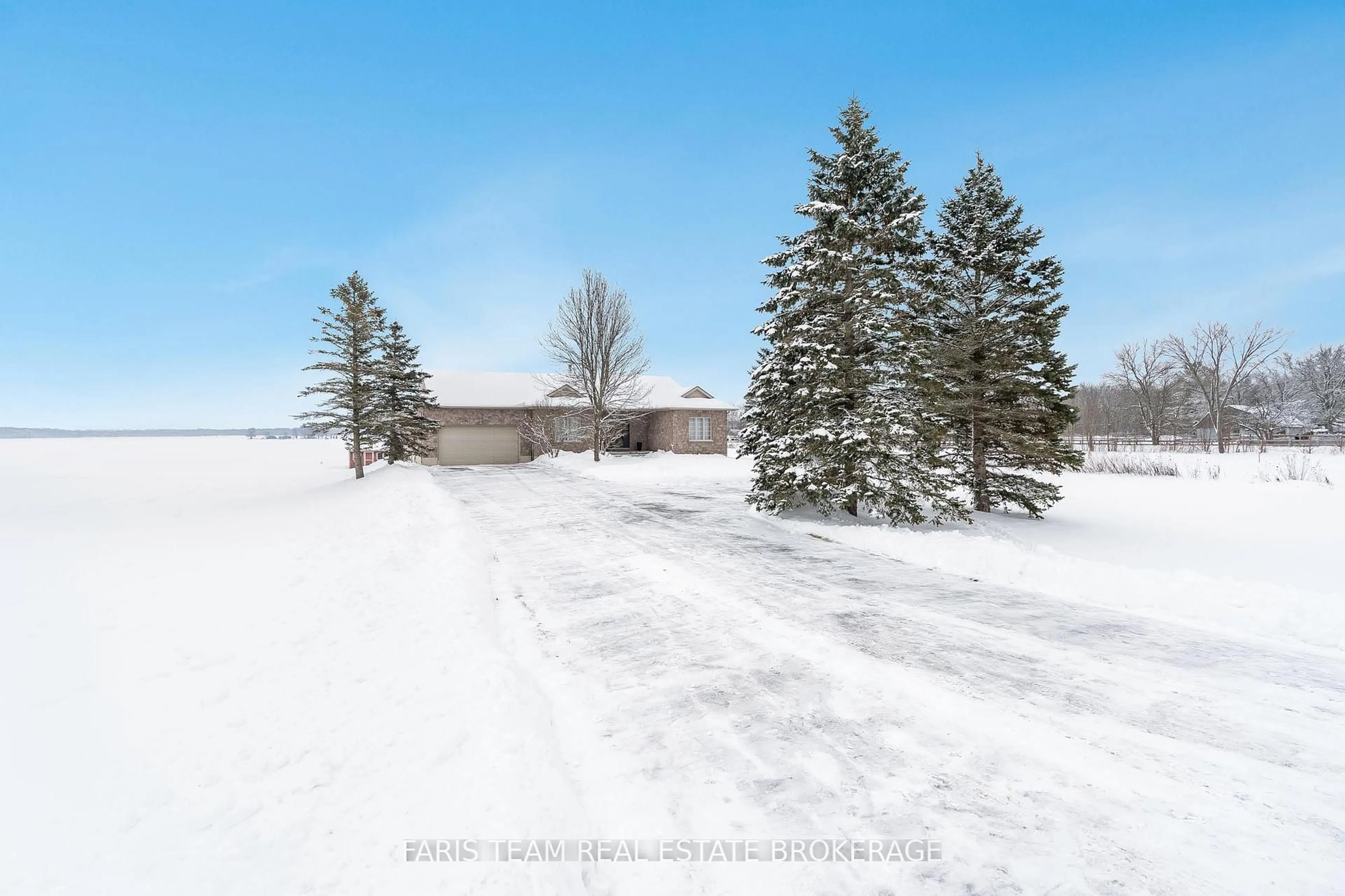 A pic from outside/outdoor area/front of a property/back of a property/a pic from drone, street for 1461 Upper Big Chute Rd, Severn Ontario L0K 1E0