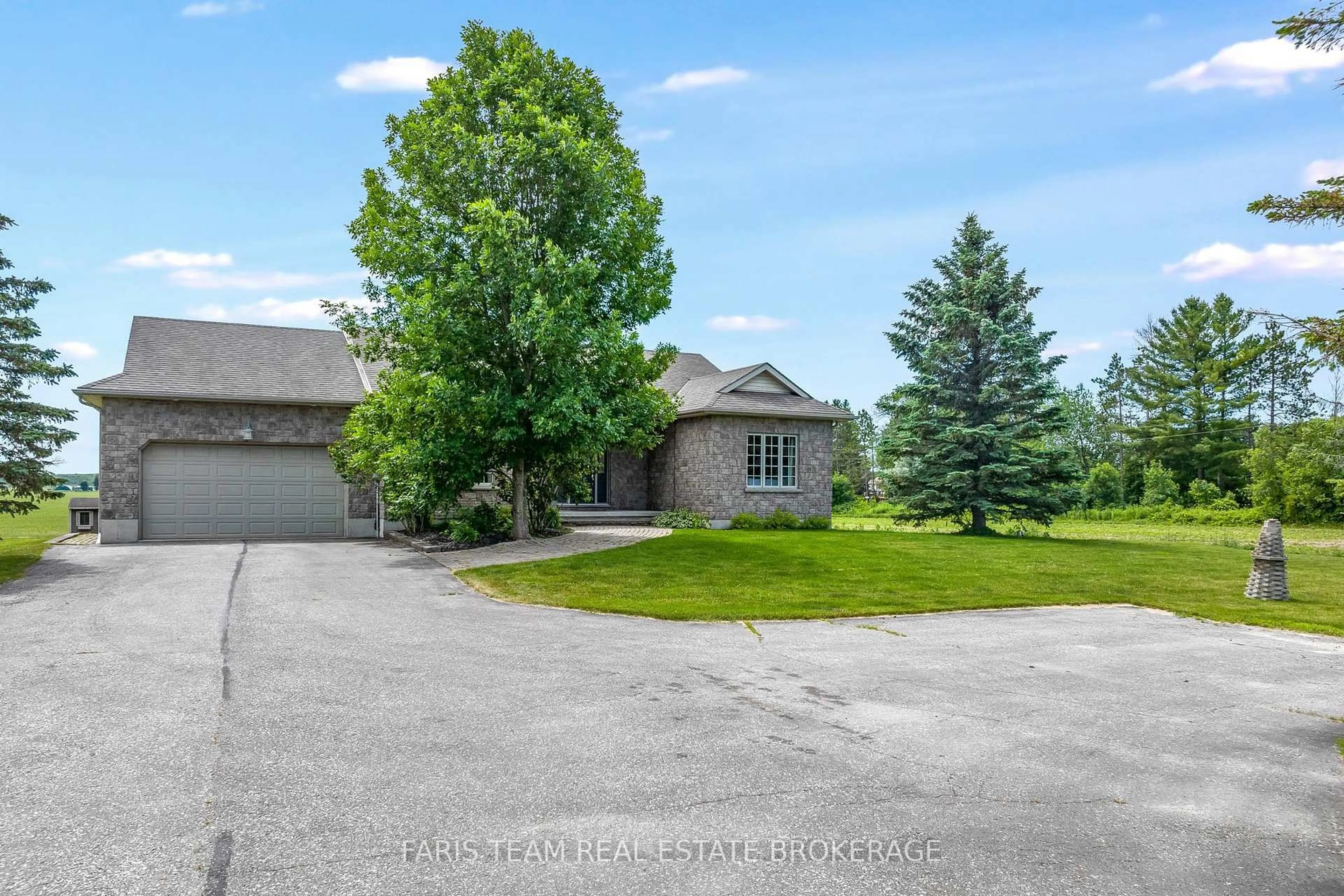 A pic from outside/outdoor area/front of a property/back of a property/a pic from drone, street for 1461 Upper Big Chute Rd, Severn Ontario L0K 1E0