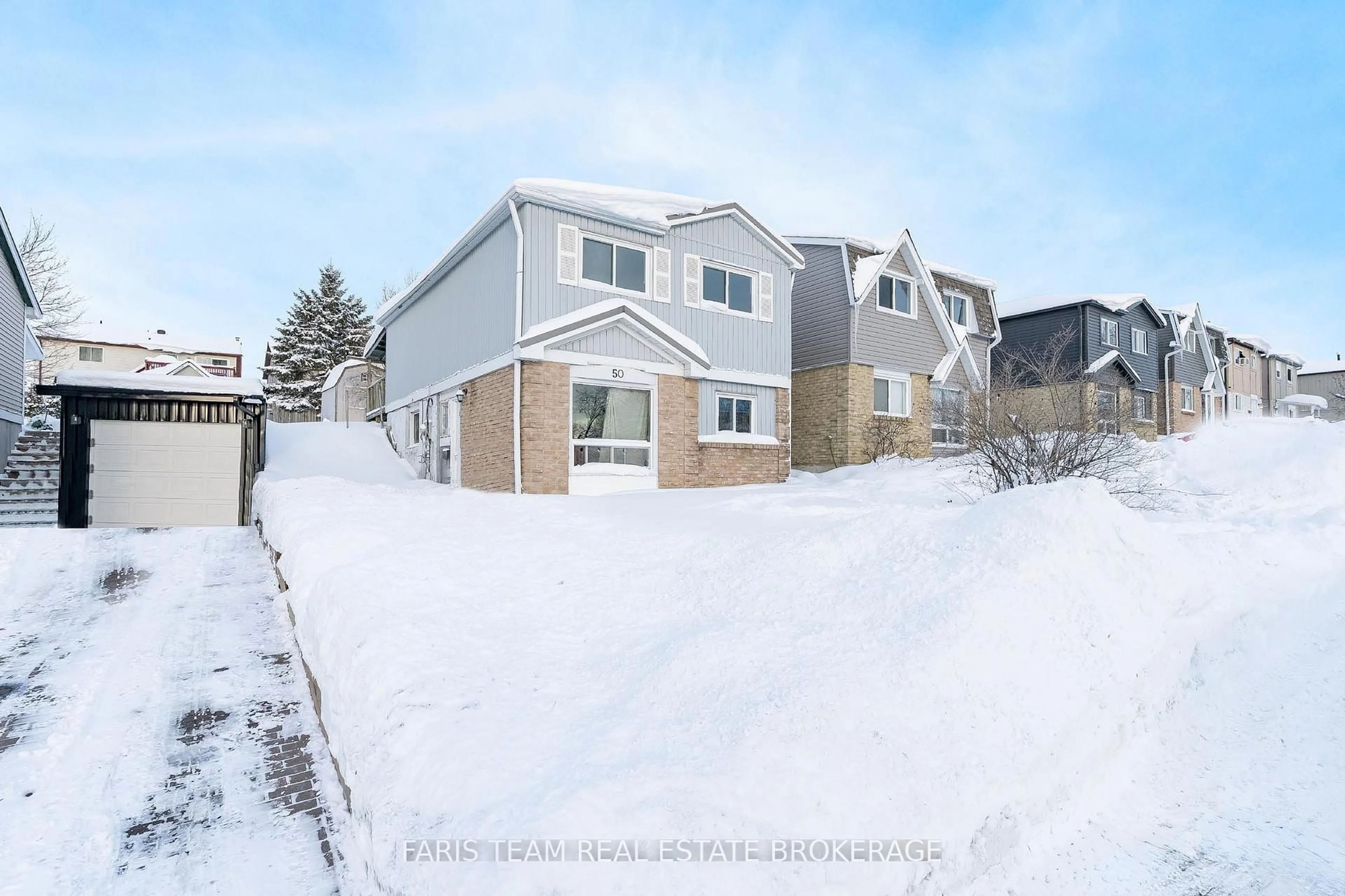 A pic from outside/outdoor area/front of a property/back of a property/a pic from drone, street for 50 Browning Tr, Barrie Ontario L4N 4Z5