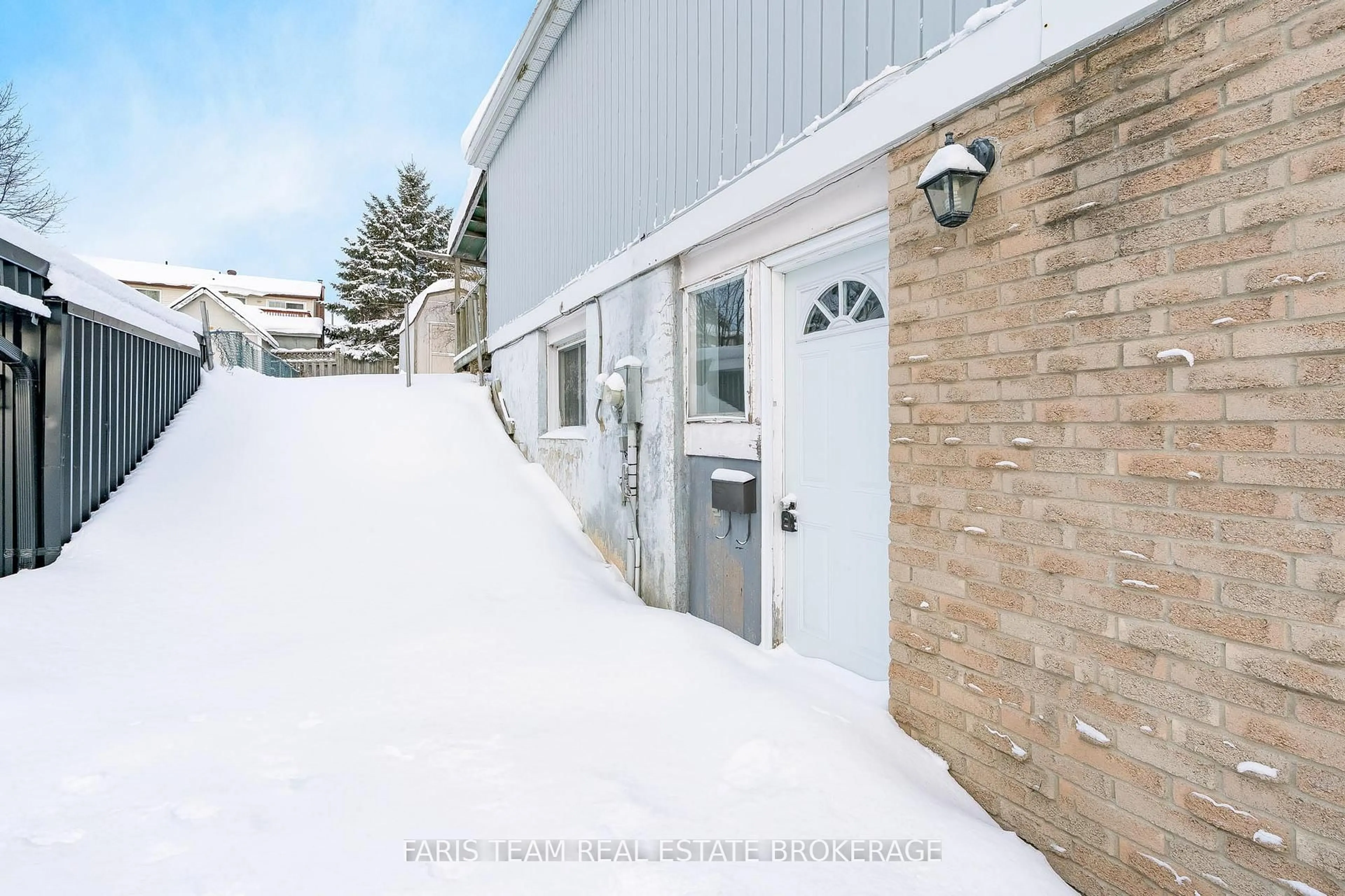 Unknown for 50 Browning Tr, Barrie Ontario L4N 4Z5