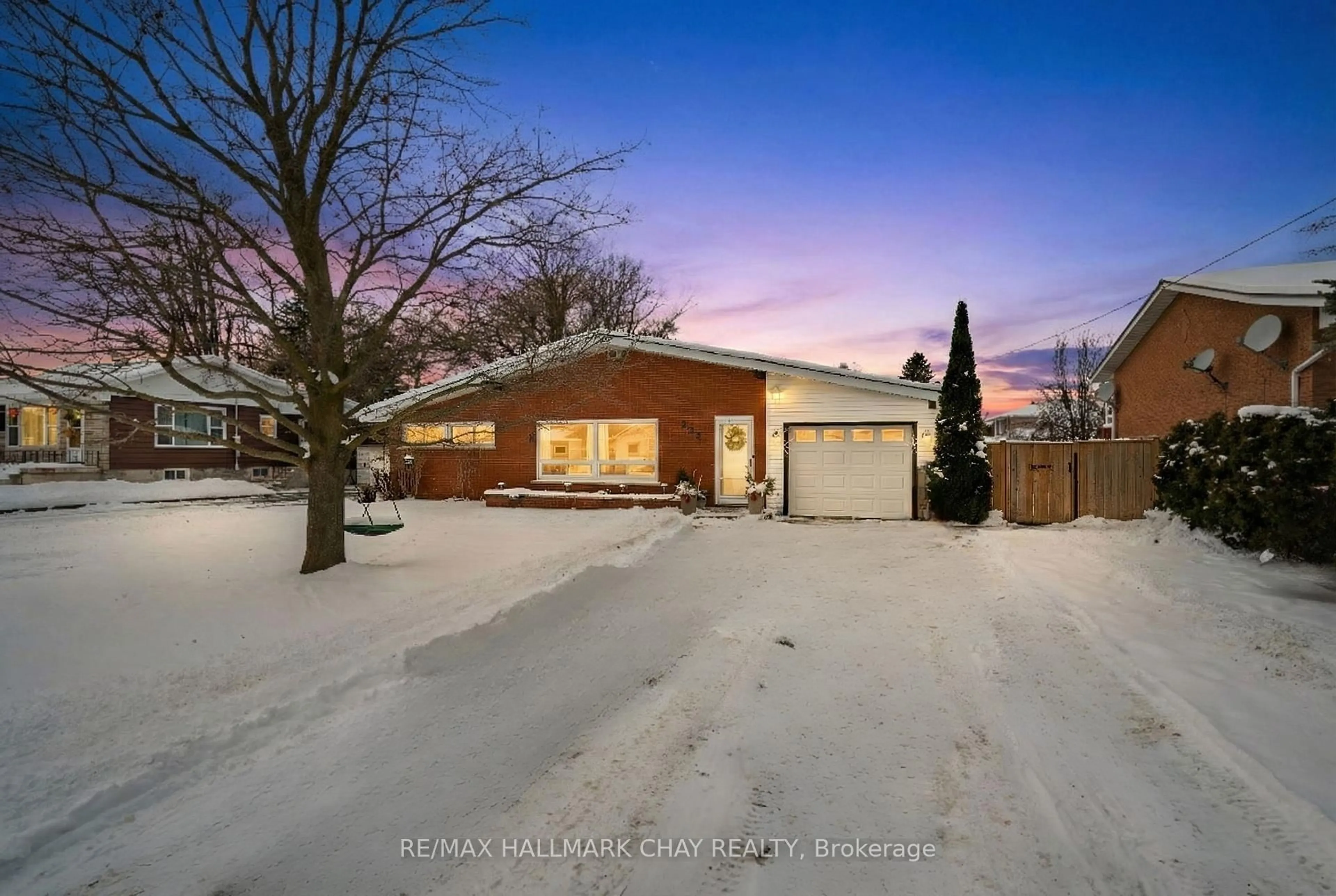 A pic from outside/outdoor area/front of a property/back of a property/a pic from drone, street for 232 Superior St, Clearview Ontario L0M 1S0