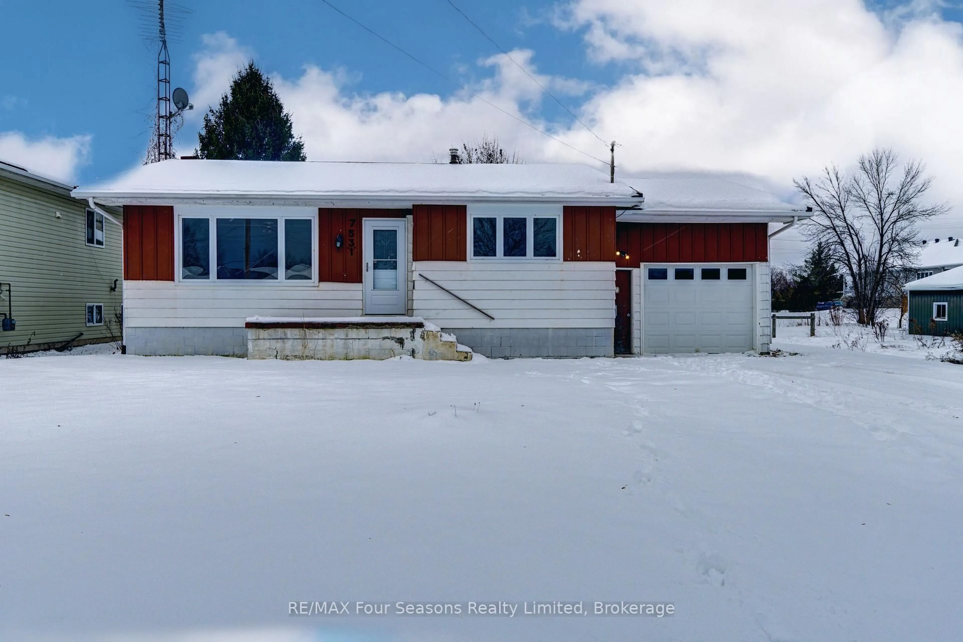 A pic from outside/outdoor area/front of a property/back of a property/a pic from drone, street for 7531 County Road 91, Clearview Ontario L0M 1S0