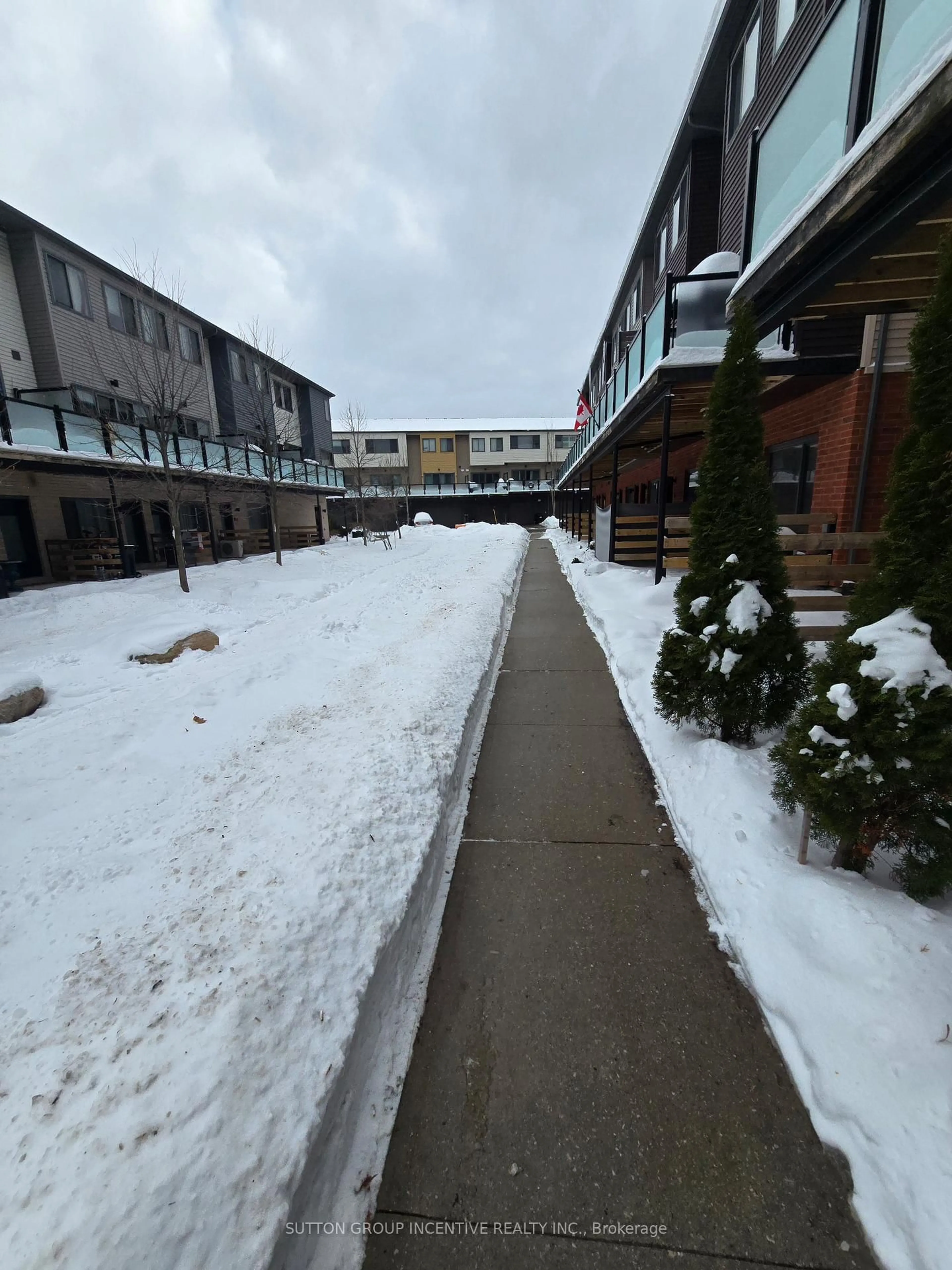 Patio, street for 369 Essa Rd #41, Barrie Ontario L4N 9C8