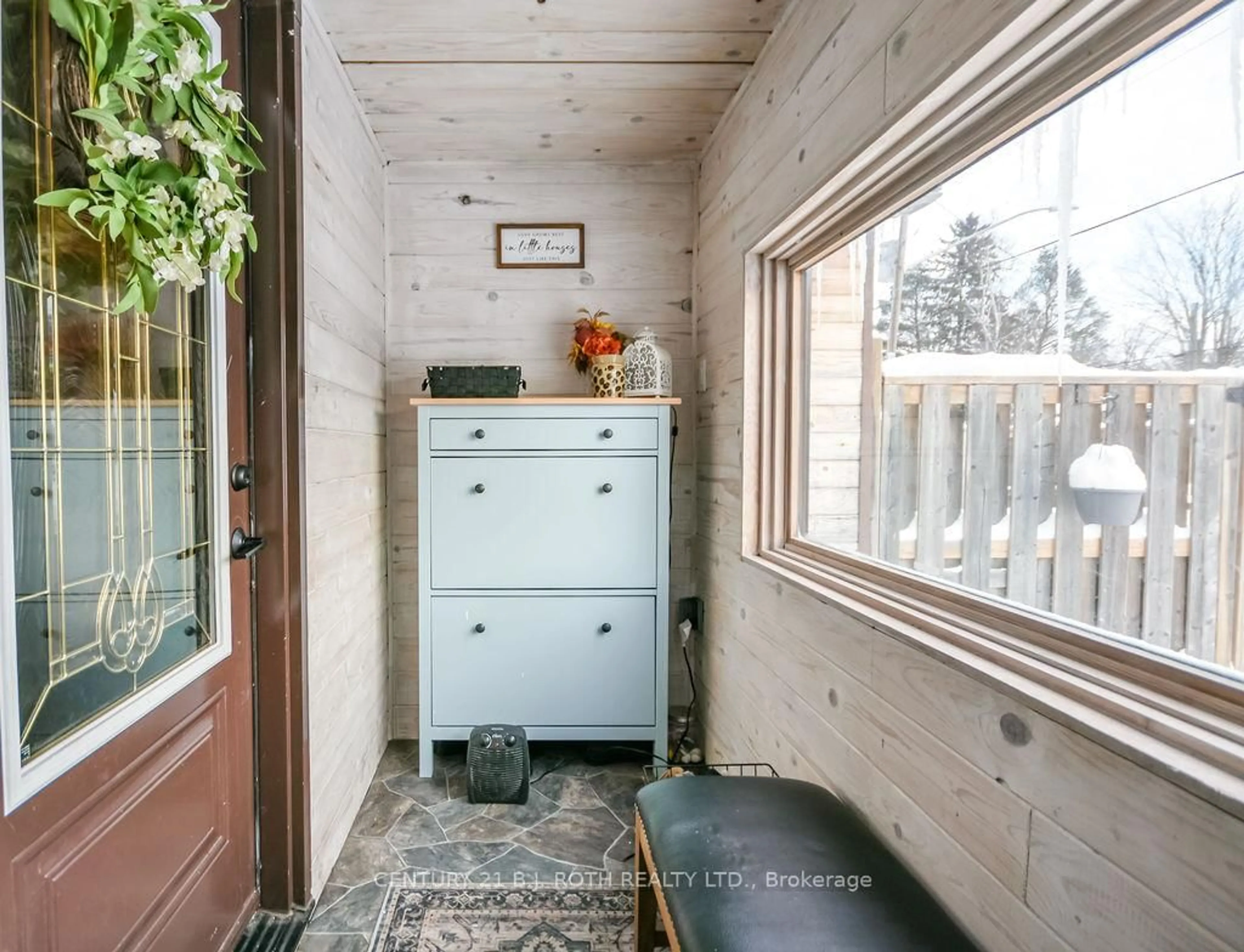 Indoor entryway for 9920 COUNTY 10 Rd, Clearview Ontario L0M 1N0