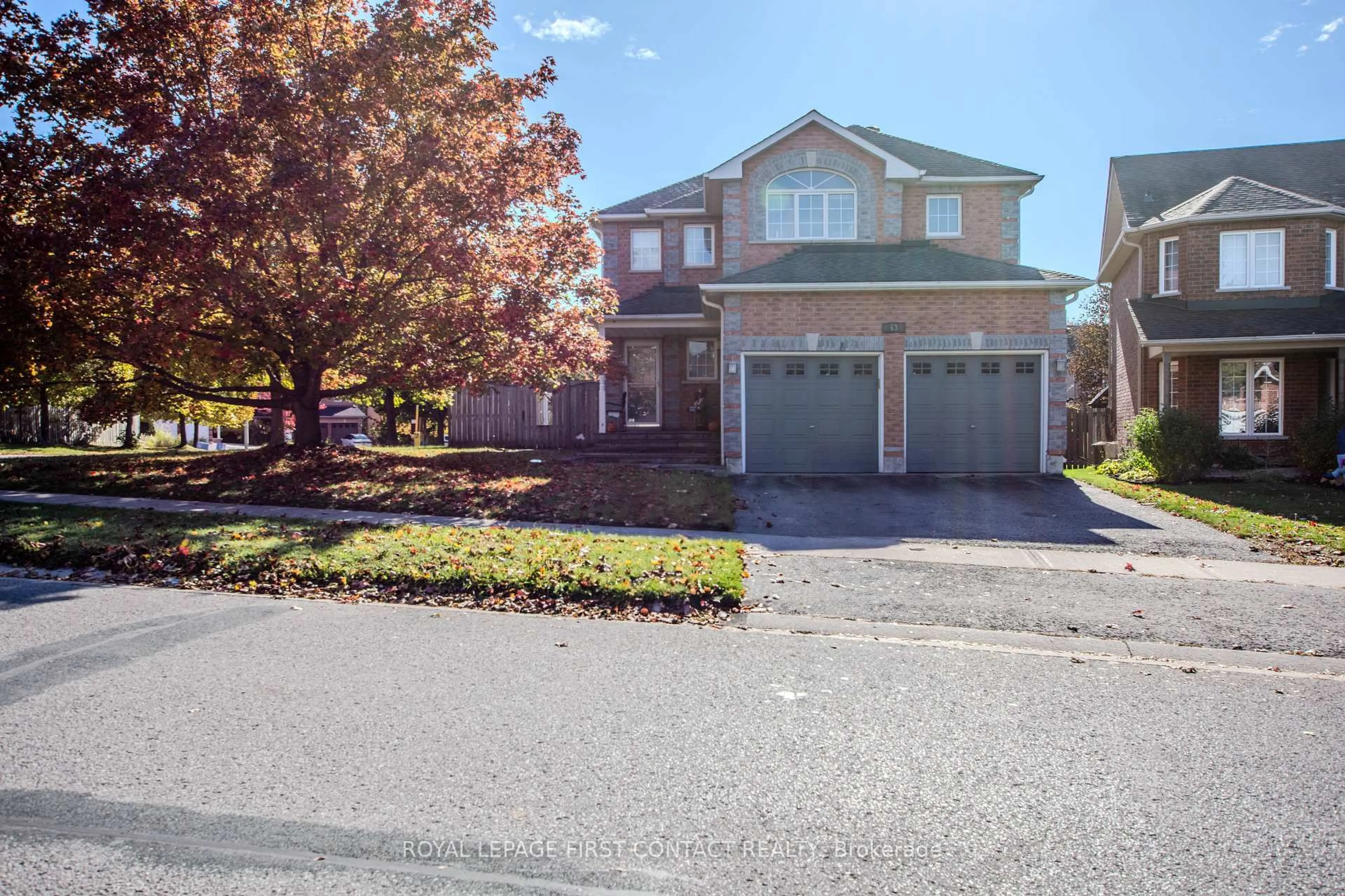 A pic from outside/outdoor area/front of a property/back of a property/a pic from drone, street for 63 Gore Dr, Barrie Ontario L4N 5R5