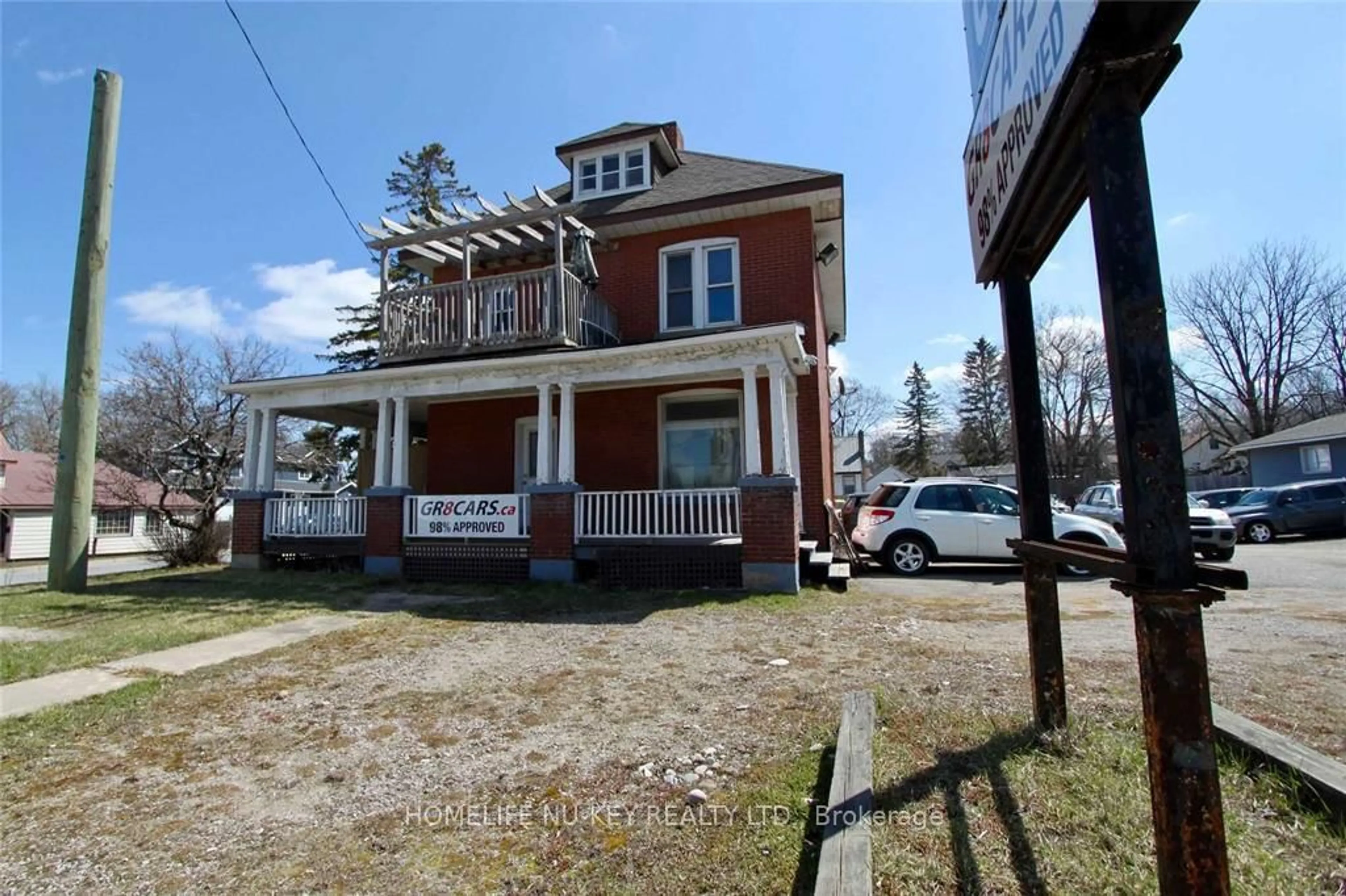 A pic from outside/outdoor area/front of a property/back of a property/a pic from drone, unknown for 150 Essa Rd, Barrie Ontario L4N 3L1