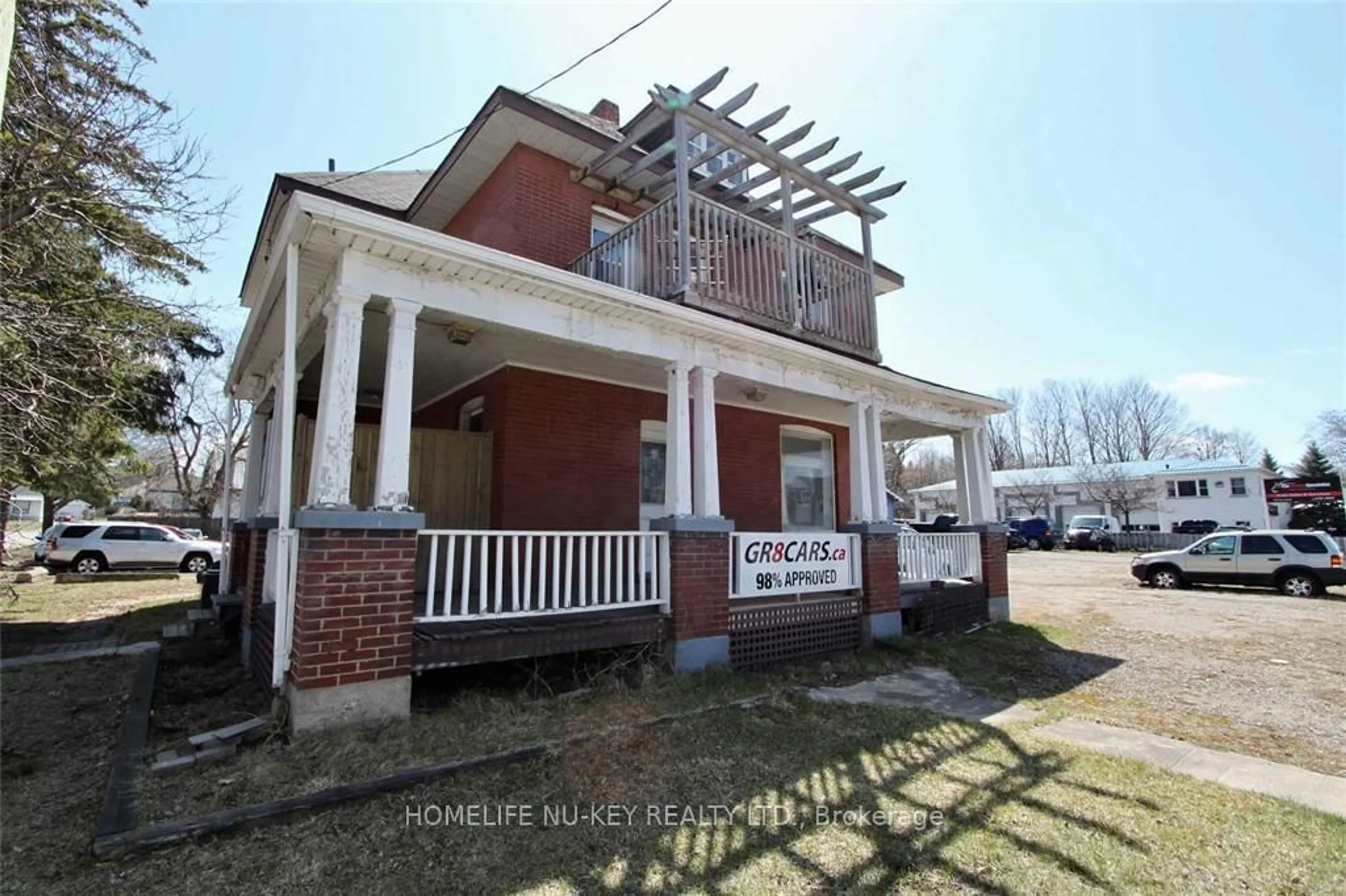 Home with brick exterior material, building for 150 Essa Rd, Barrie Ontario L4N 3L1