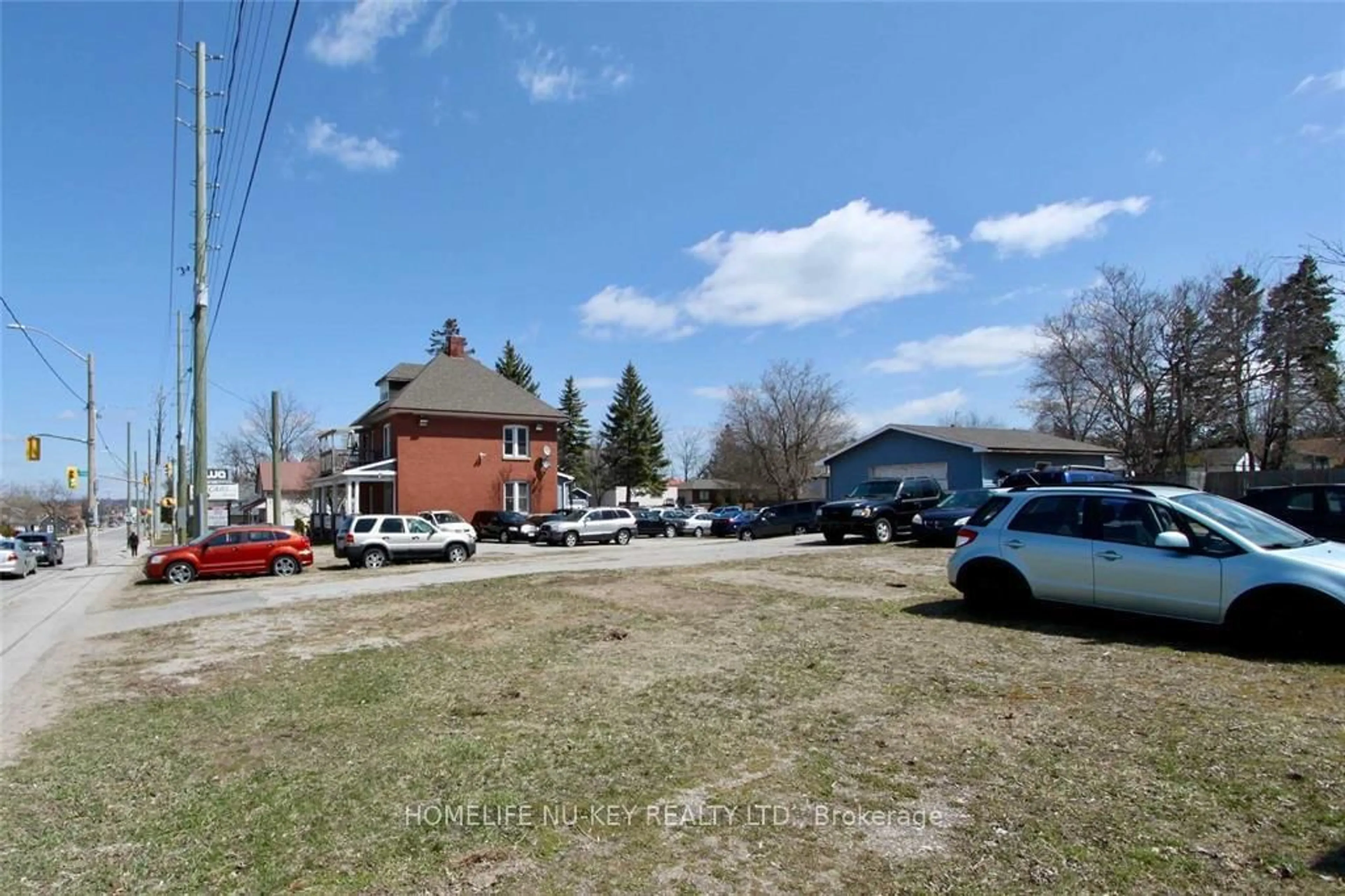 A pic from outside/outdoor area/front of a property/back of a property/a pic from drone, street for 150 Essa Rd, Barrie Ontario L4N 3L1