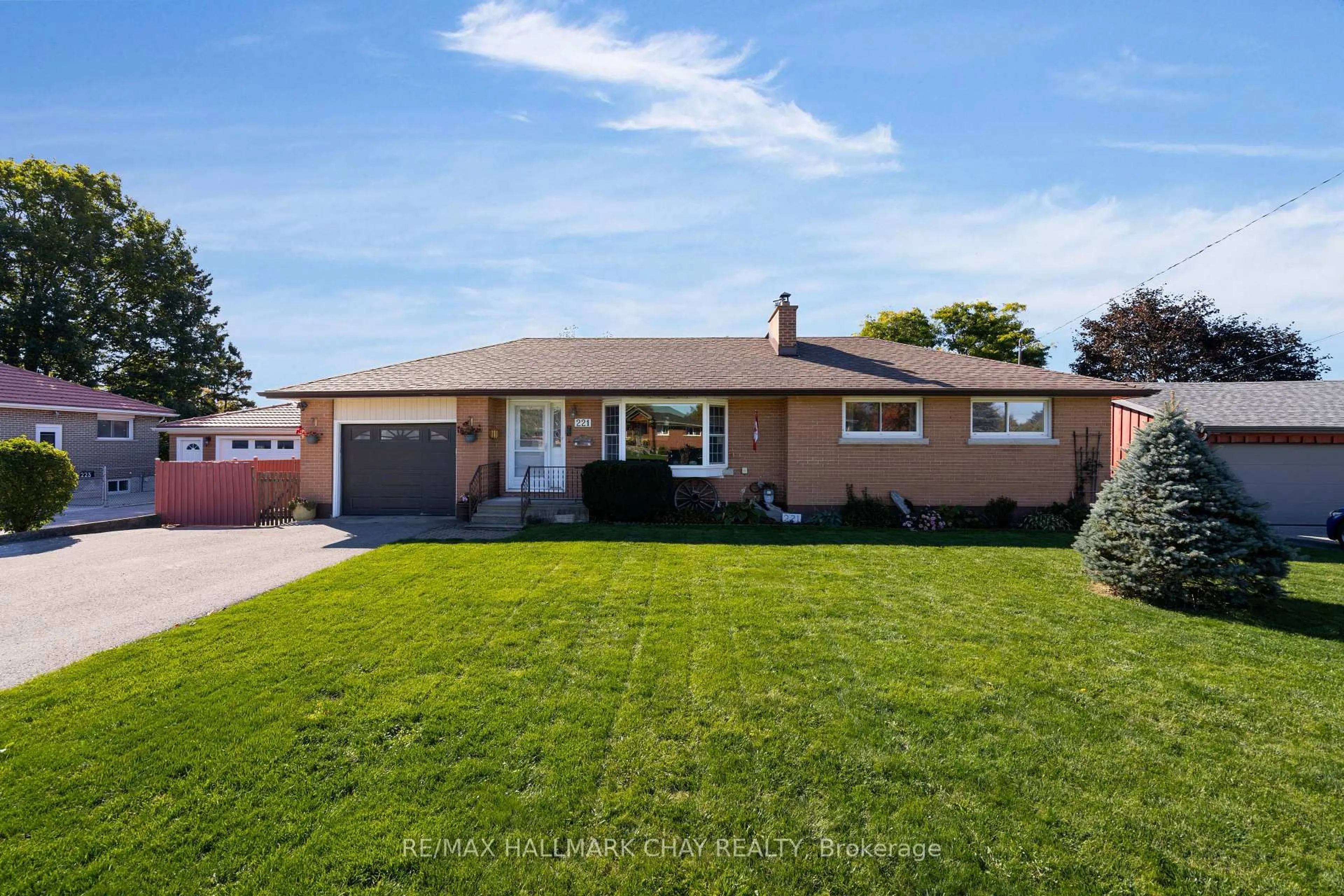 Home with brick exterior material, street for 221 Warnica Rd, Barrie Ontario L4N 3Z2