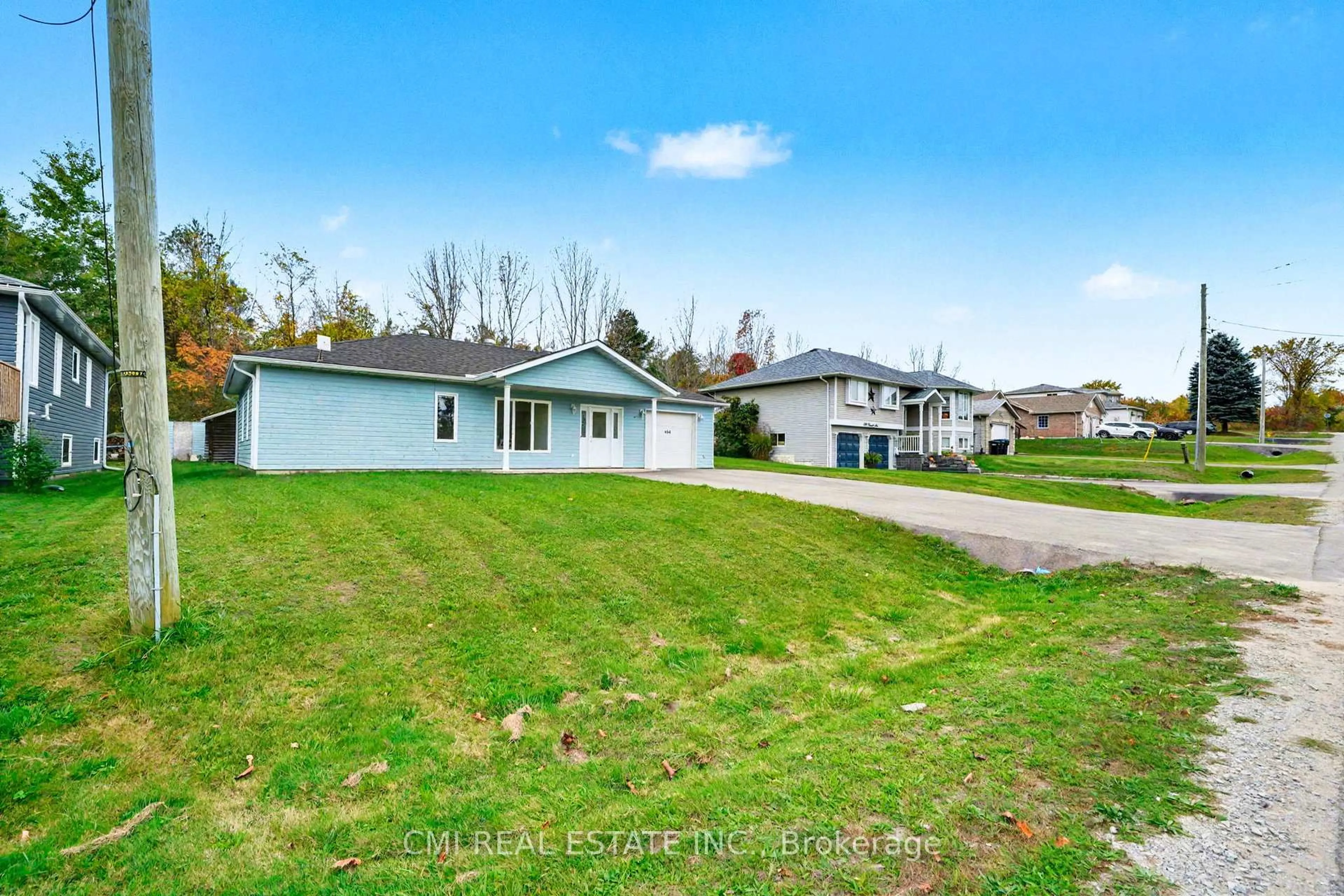 A pic from outside/outdoor area/front of a property/back of a property/a pic from drone, street for 484 7th Ave, Tay Ontario L0K 1R0