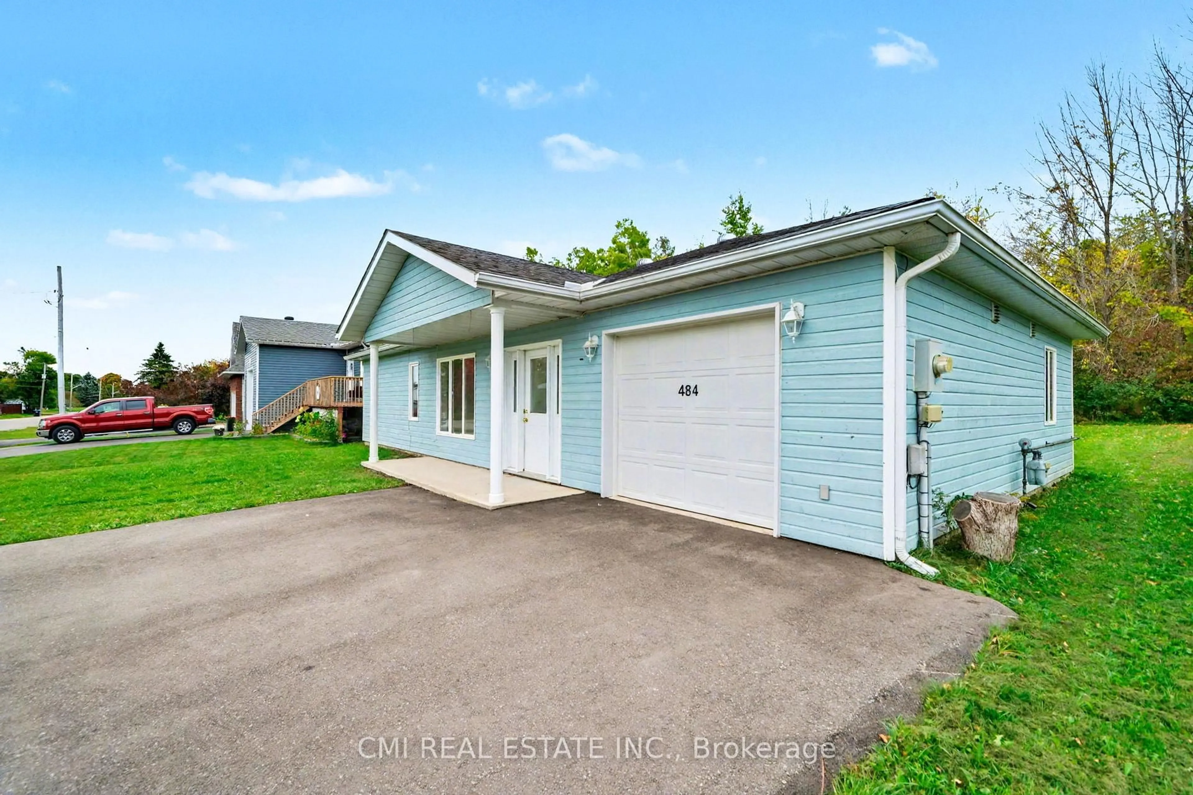 A pic from outside/outdoor area/front of a property/back of a property/a pic from drone, street for 484 7th Ave, Tay Ontario L0K 1R0