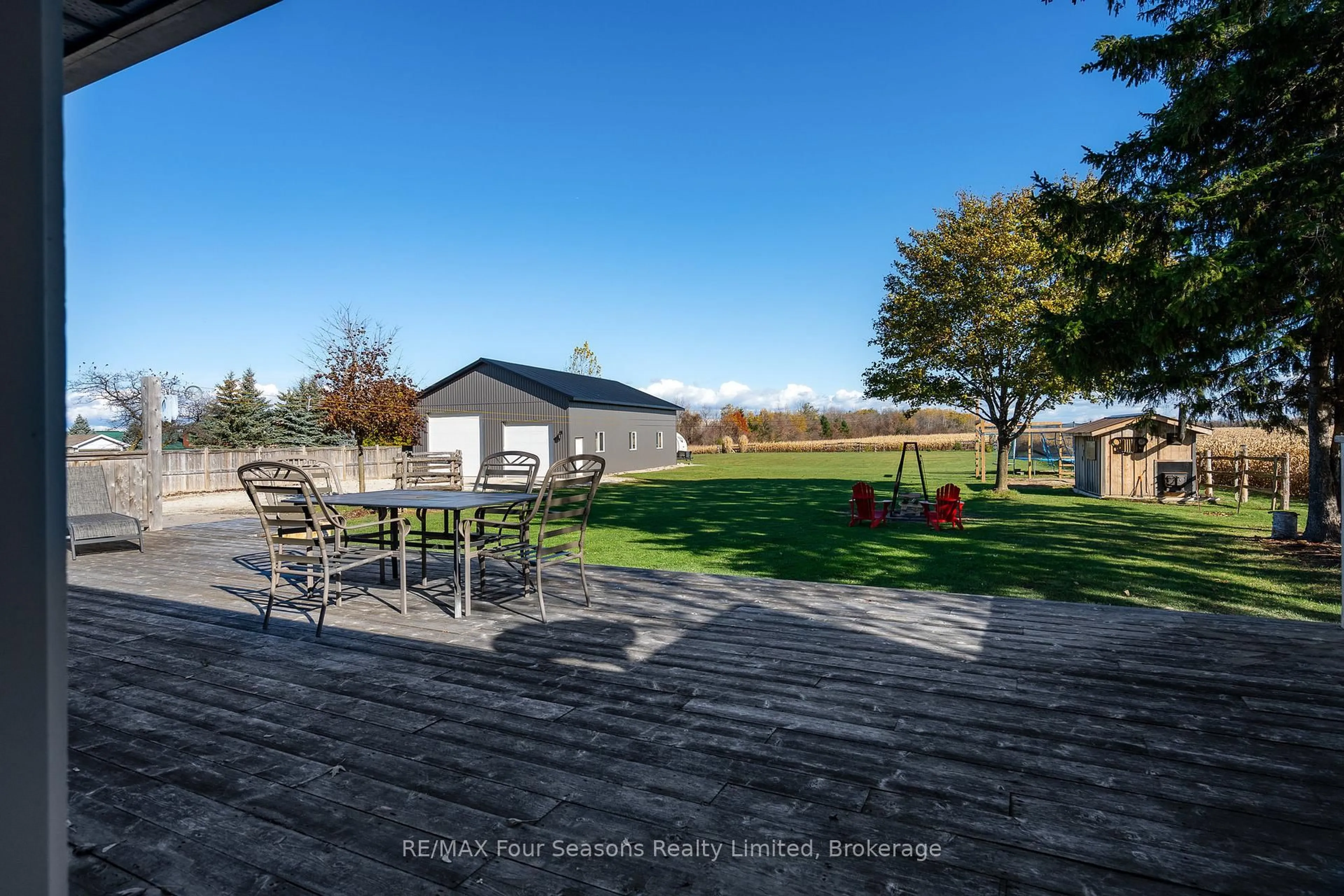 A pic from outside/outdoor area/front of a property/back of a property/a pic from drone, water/lake/river/ocean view for 475 Lyons Crt, Wasaga Beach Ontario L9Z 1V1