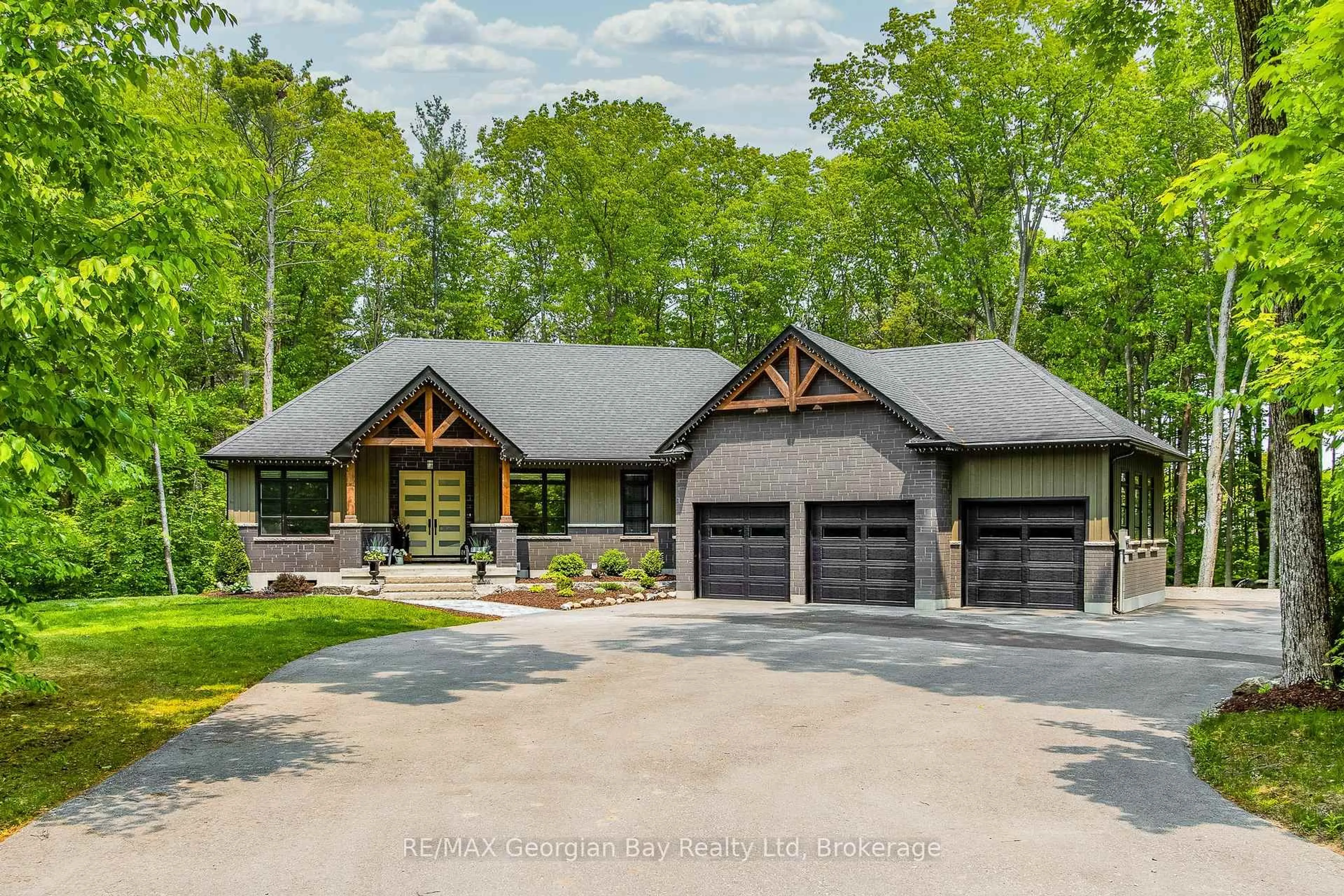 Home with brick exterior material, mountain view for 50 Windermere Circ, Tay Ontario L4R 0C3