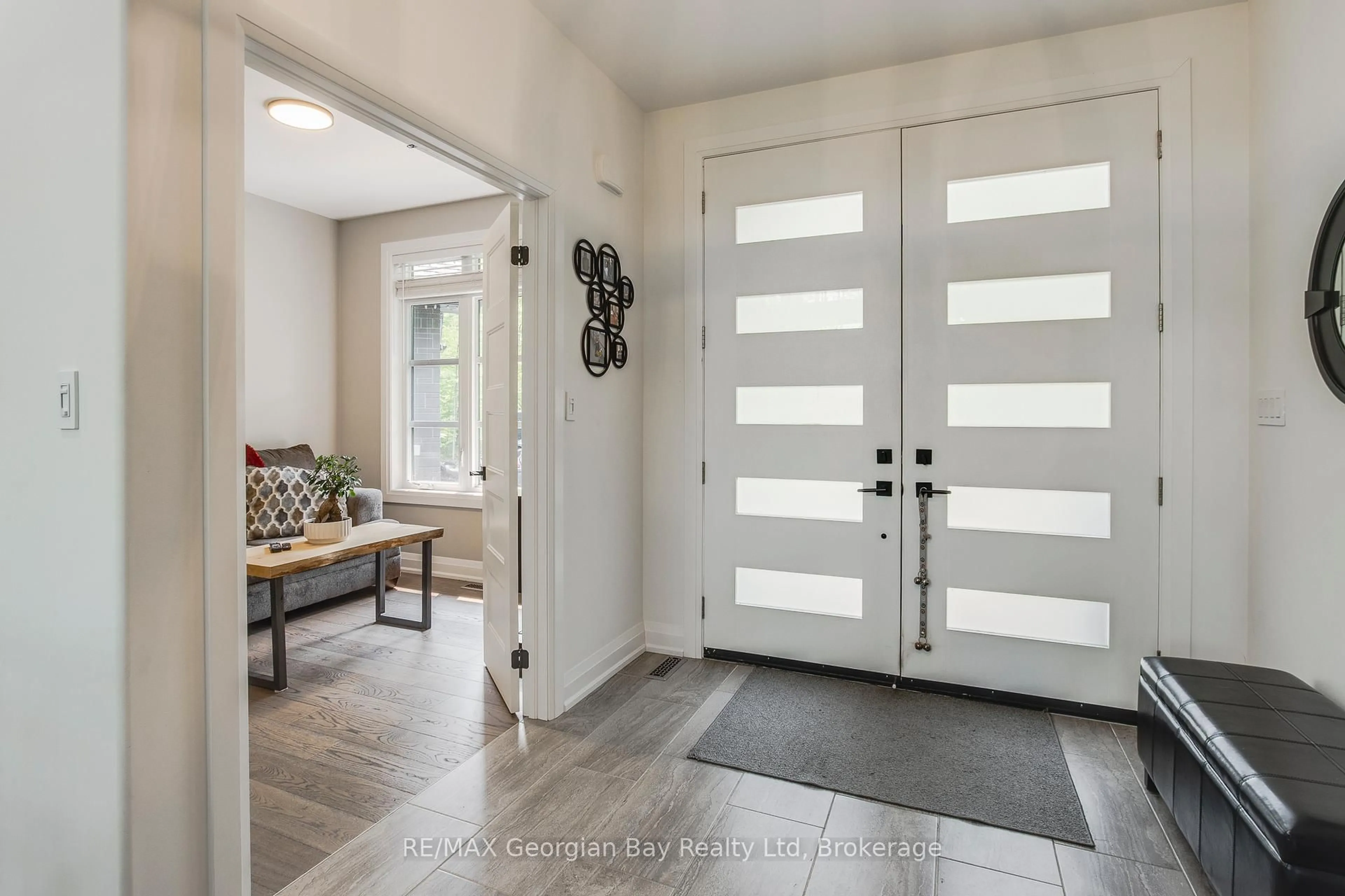 Indoor entryway for 50 Windermere Circ, Tay Ontario L4R 0C3