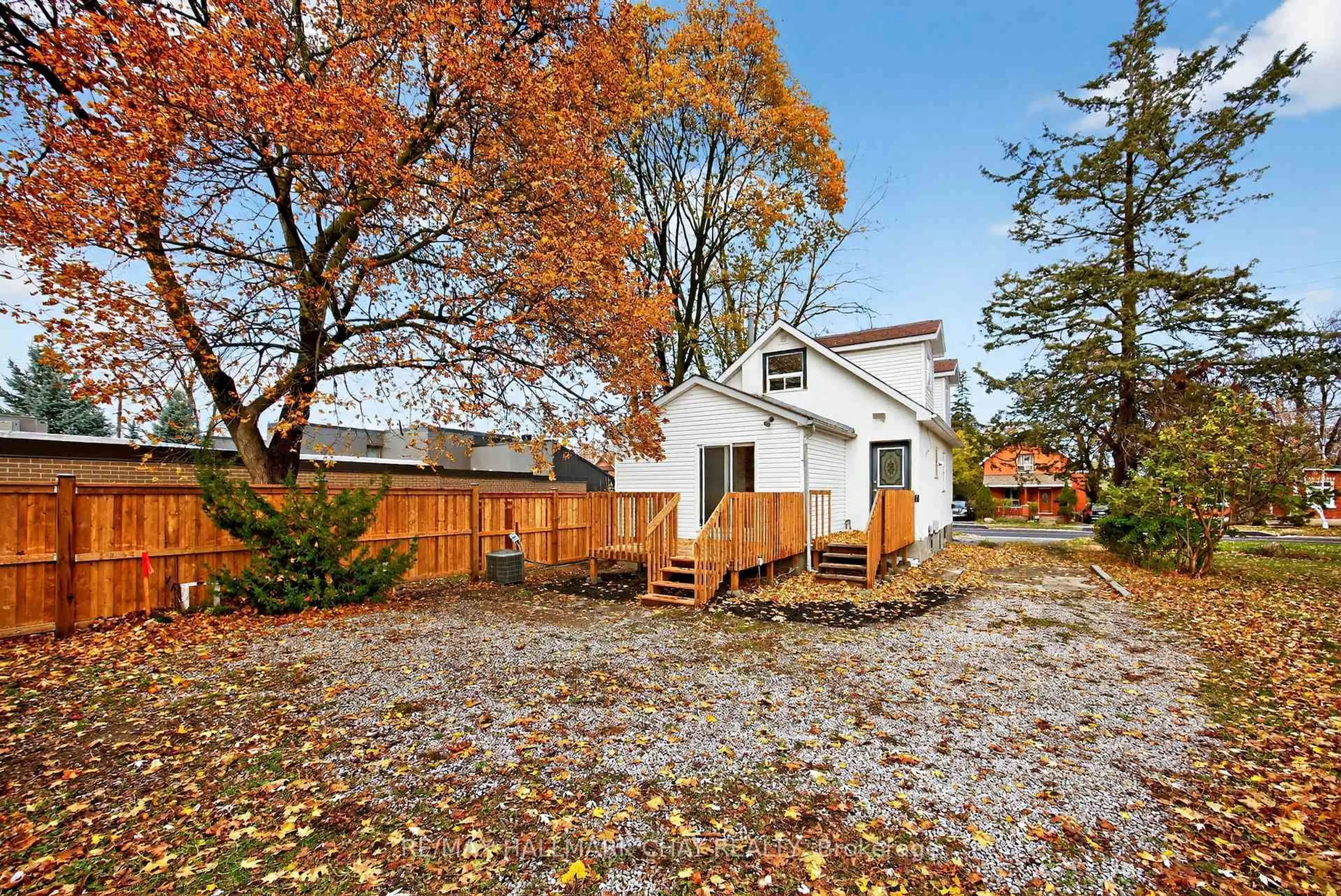 Patio, street for 114 Burton Ave, Barrie Ontario L4N 2R8