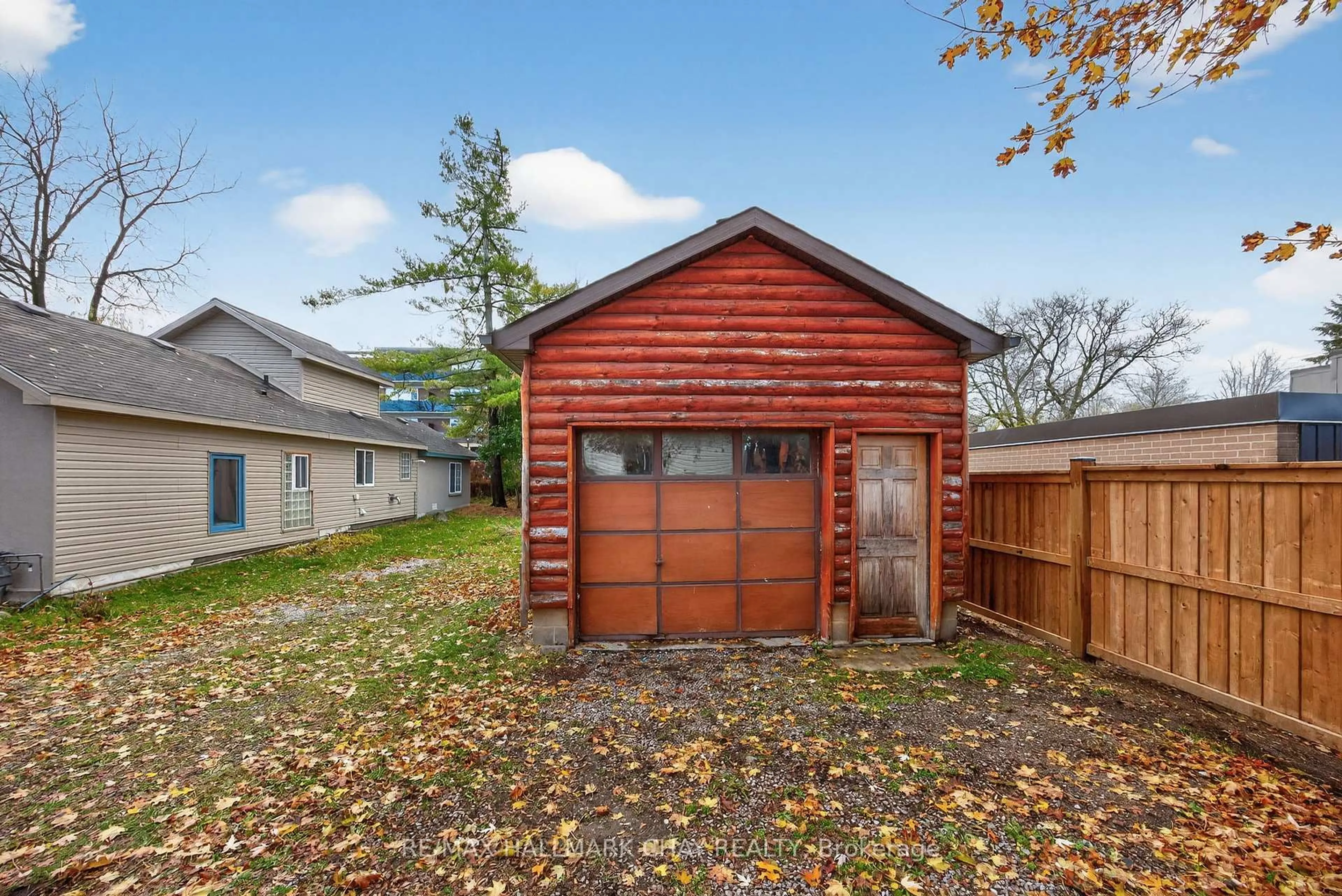 Shed for 114 Burton Ave, Barrie Ontario L4N 2R8