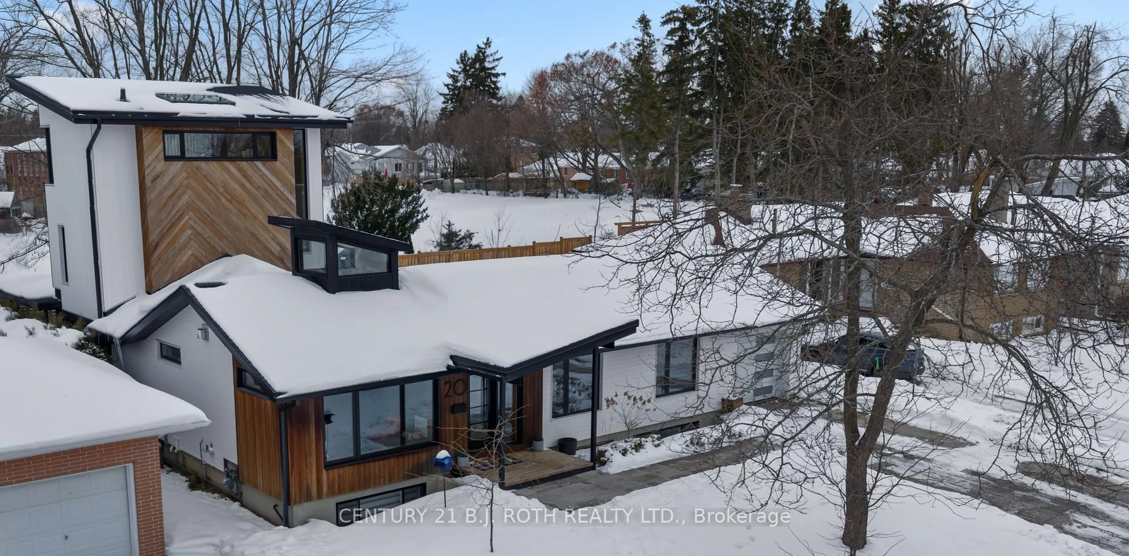 A pic from outside/outdoor area/front of a property/back of a property/a pic from drone, unknown for 20 Weldon St, Barrie Ontario L4M 4J4