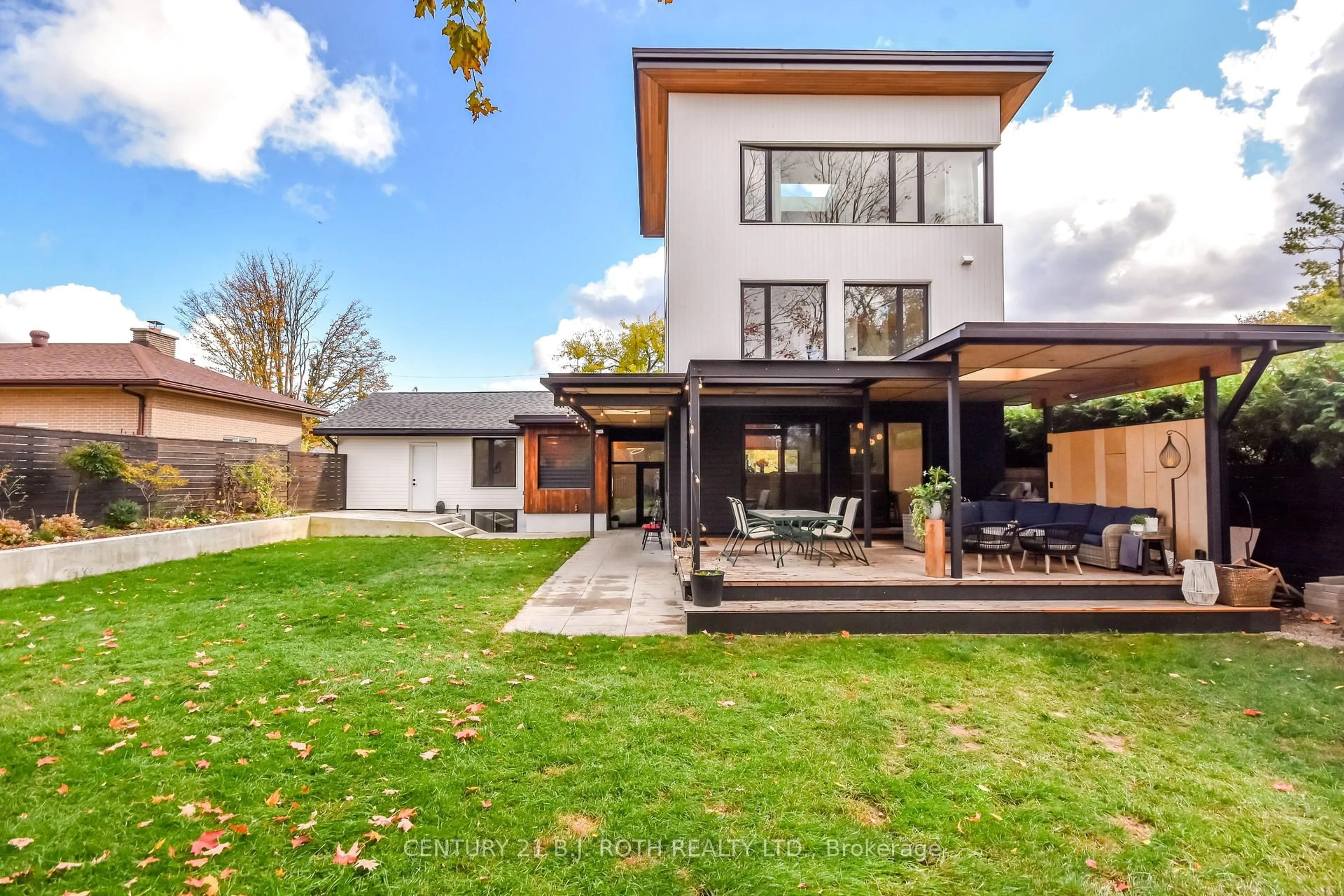 Home with brick exterior material, street for 20 Weldon St, Barrie Ontario L4M 4J4