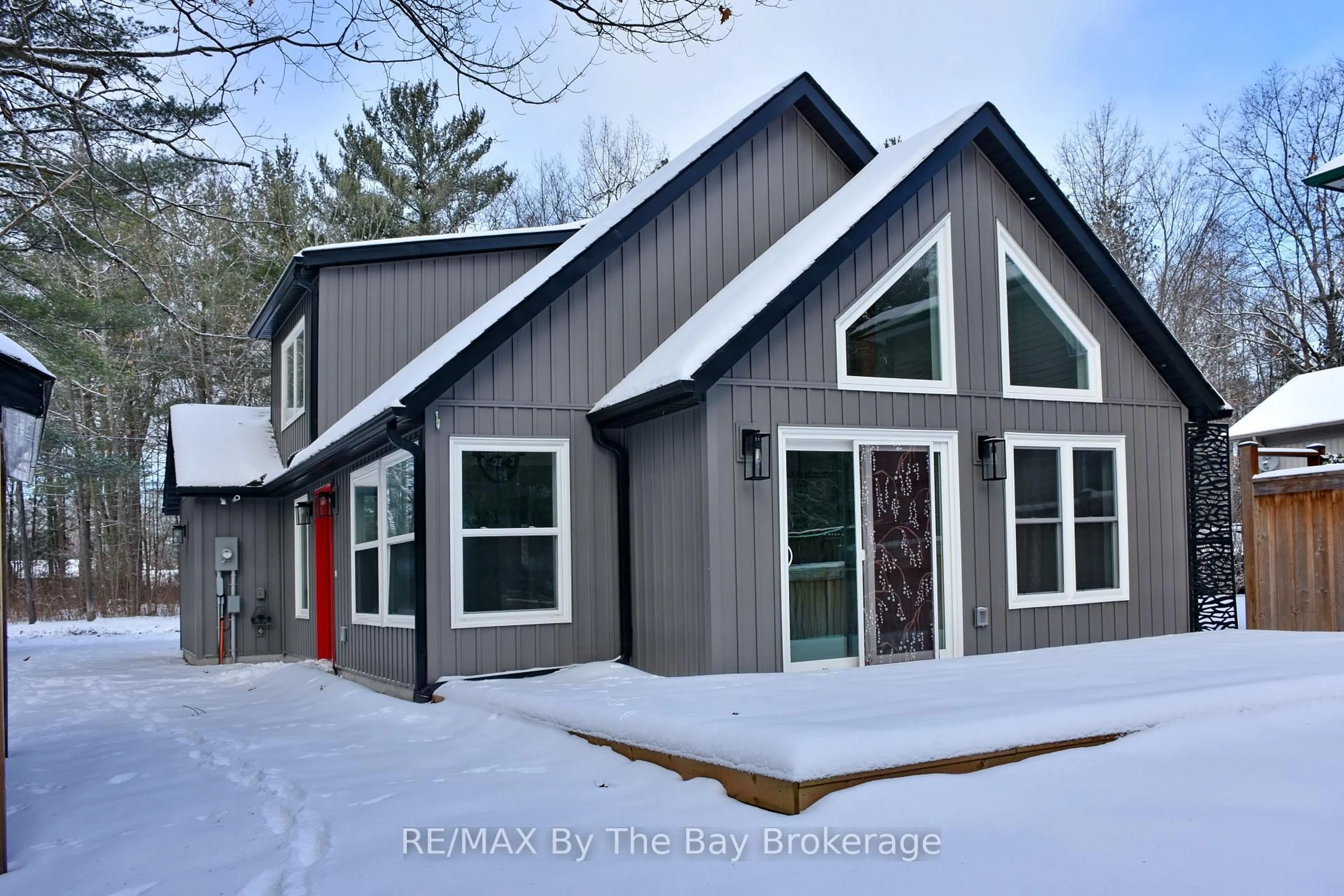 Home with vinyl exterior material, building for 181 KNOX Rd, Wasaga Beach Ontario L9Z 2T6