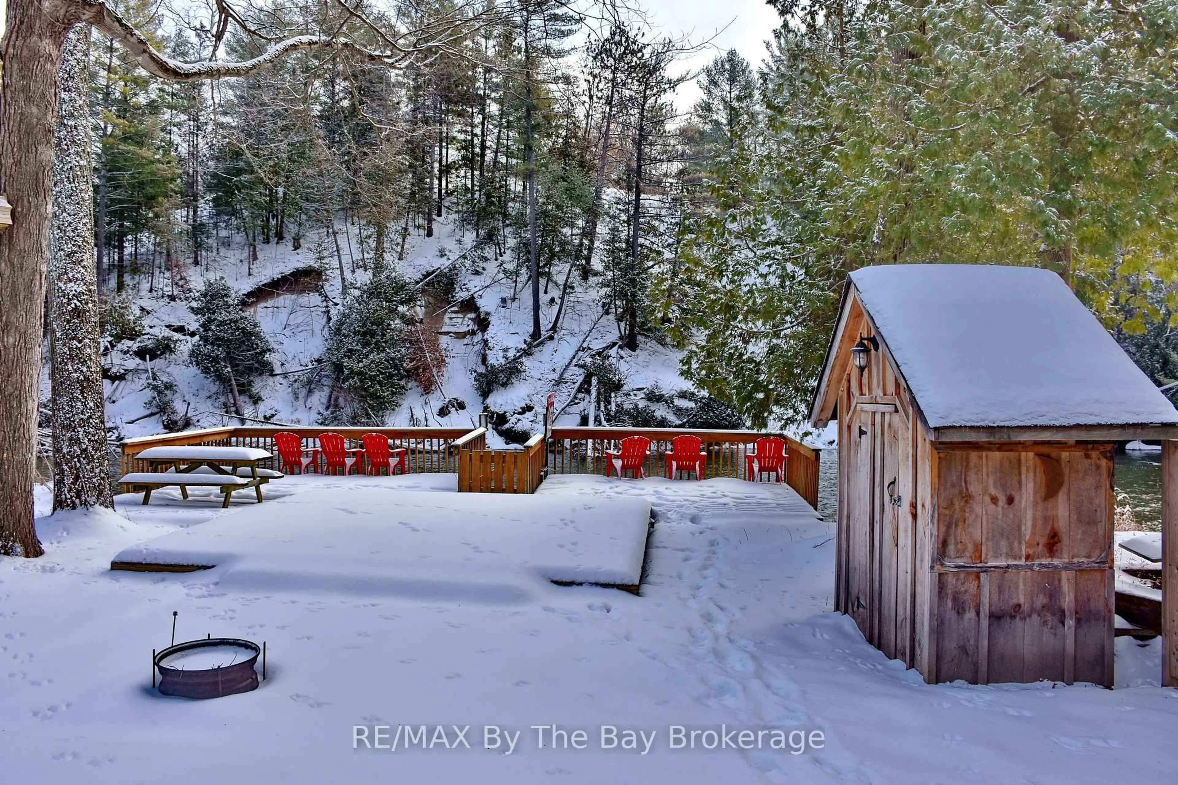 A pic from outside/outdoor area/front of a property/back of a property/a pic from drone, unknown for 181 KNOX Rd, Wasaga Beach Ontario L9Z 2T6