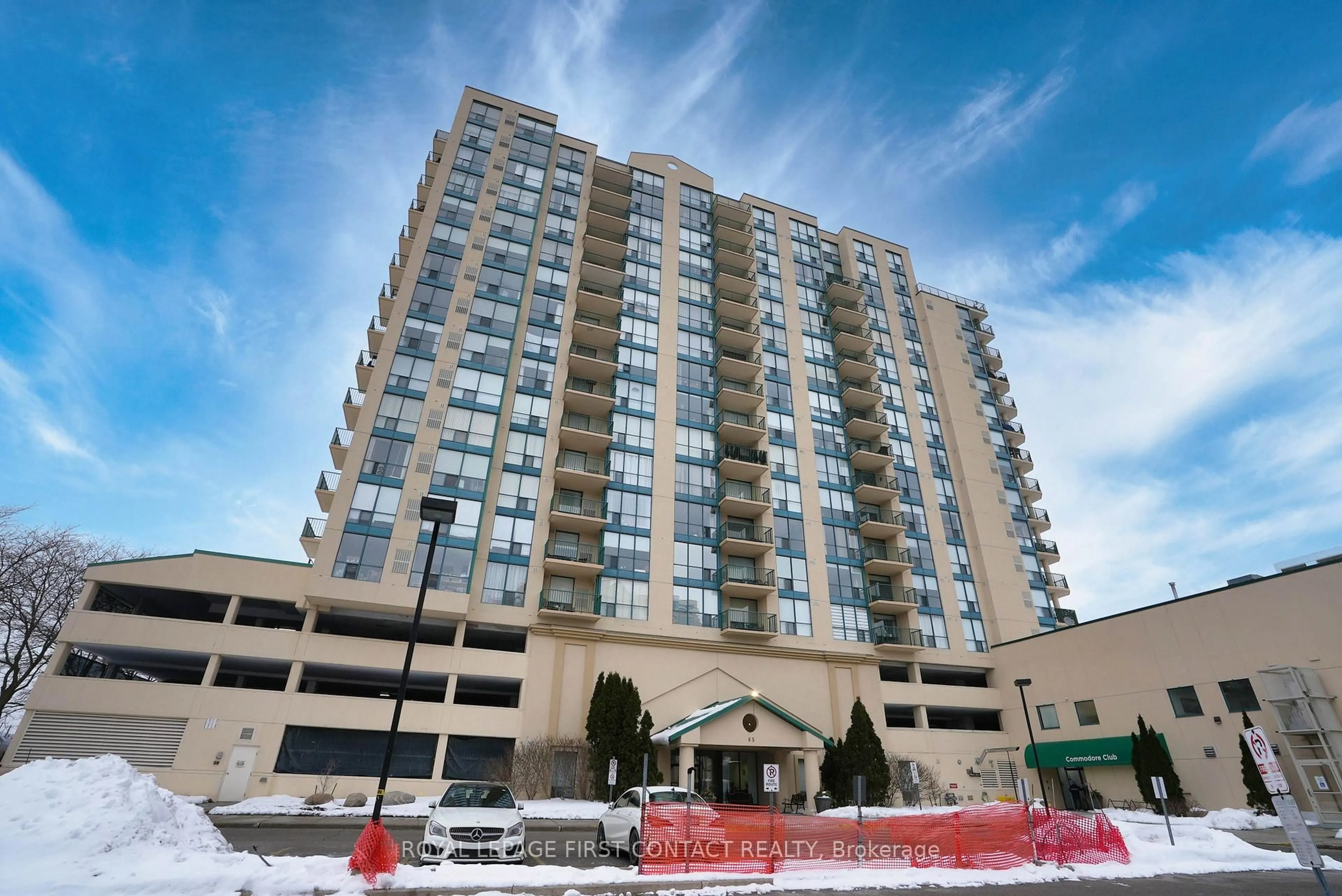 Indoor foyer for 65 Ellen St #902, Barrie Ontario L4N 3A5