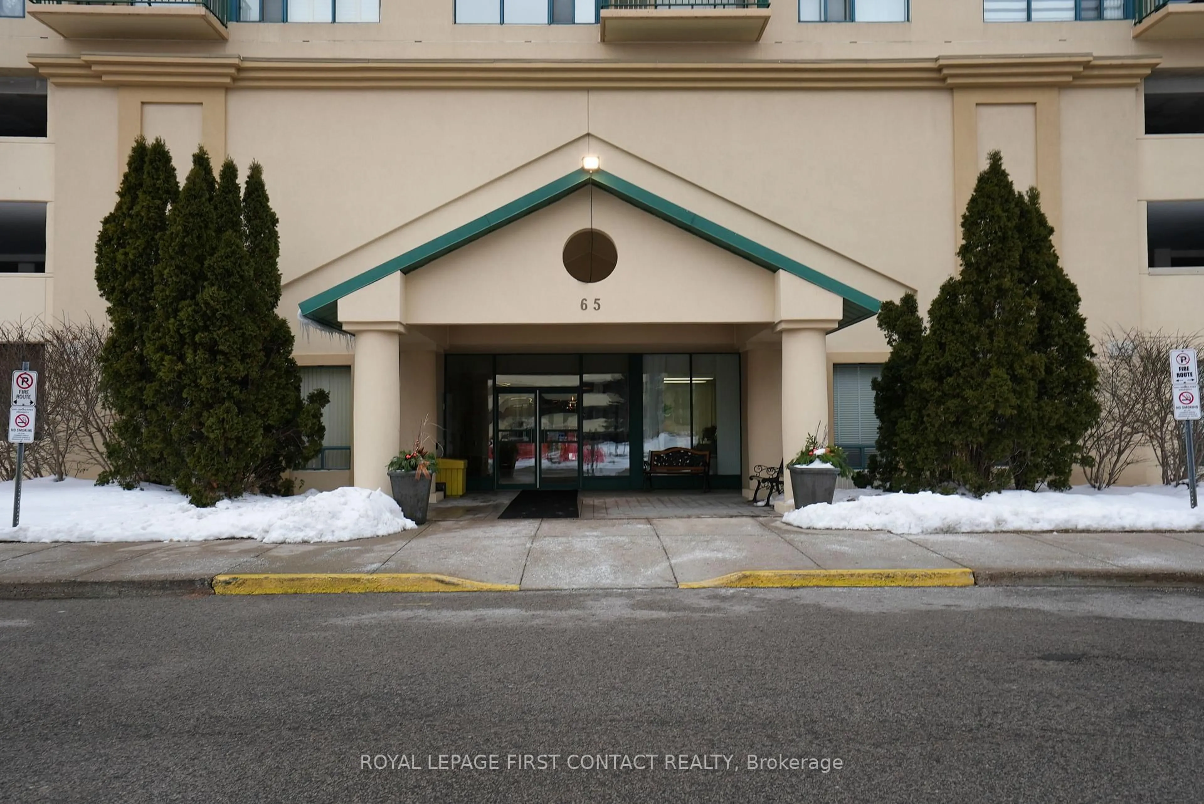 Indoor foyer for 65 Ellen St #902, Barrie Ontario L4N 3A5