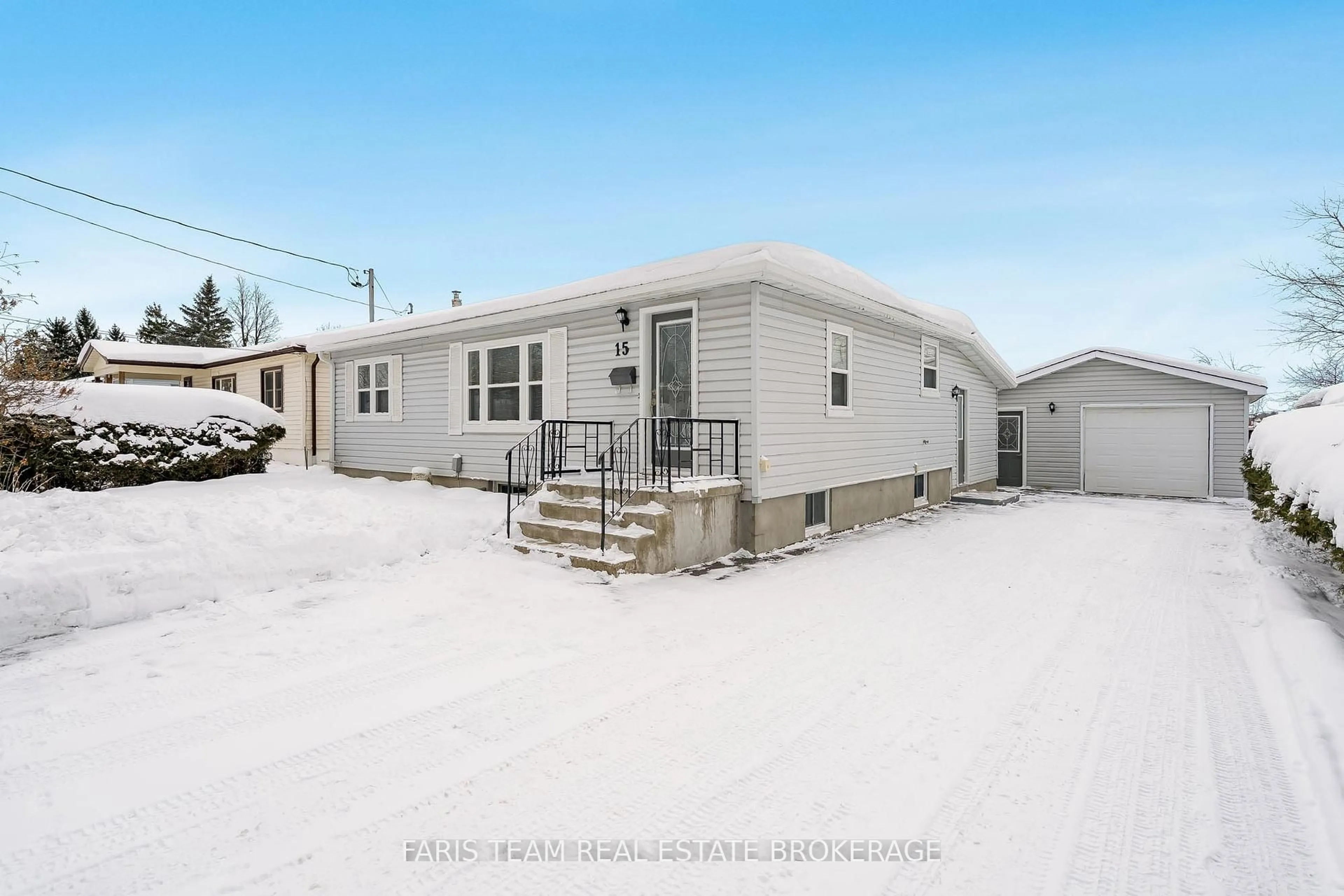 Unknown for 15 Derby St, Orillia Ontario L3V 5R4